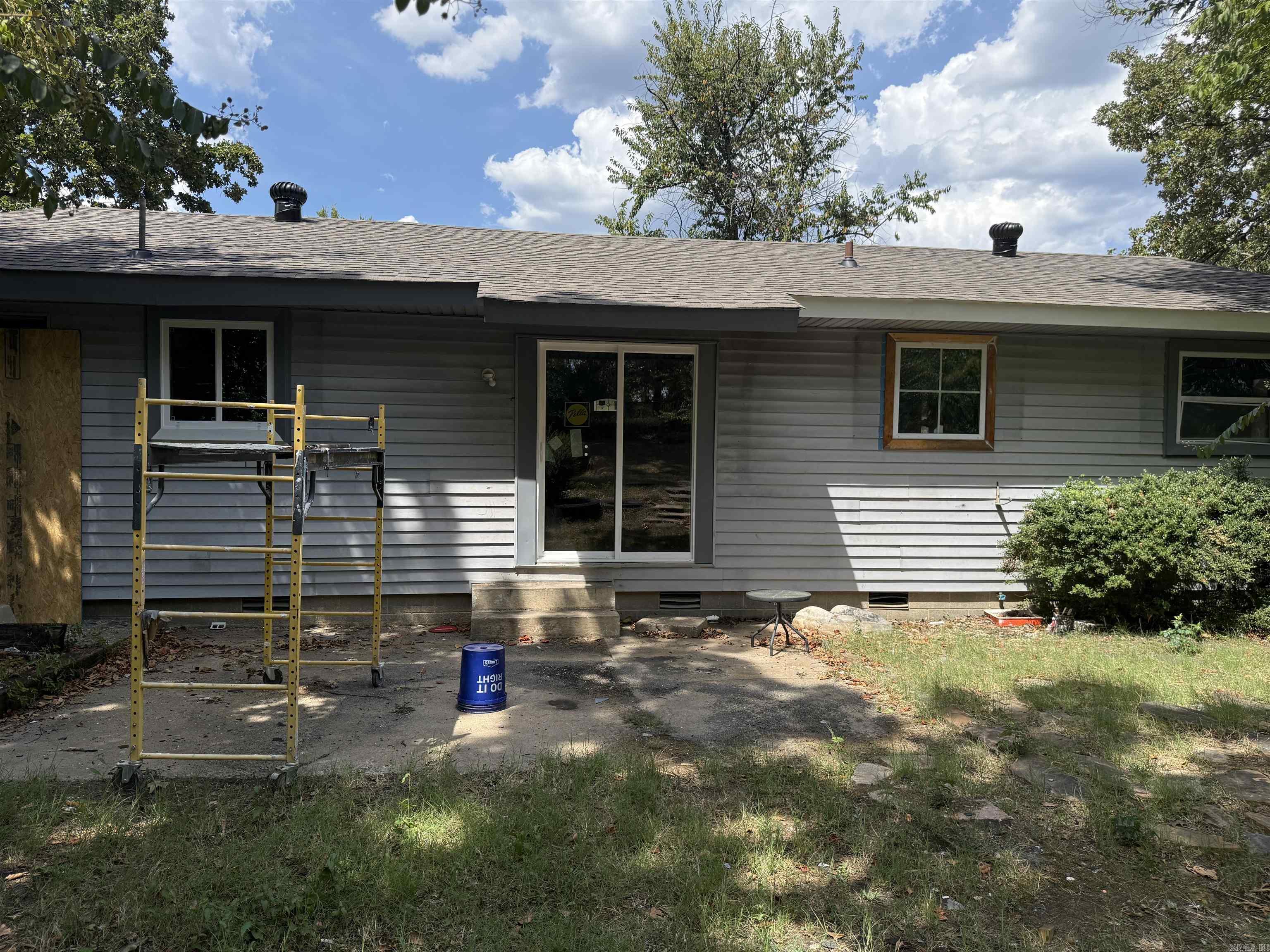 904 W 50th Street Property Photo 3