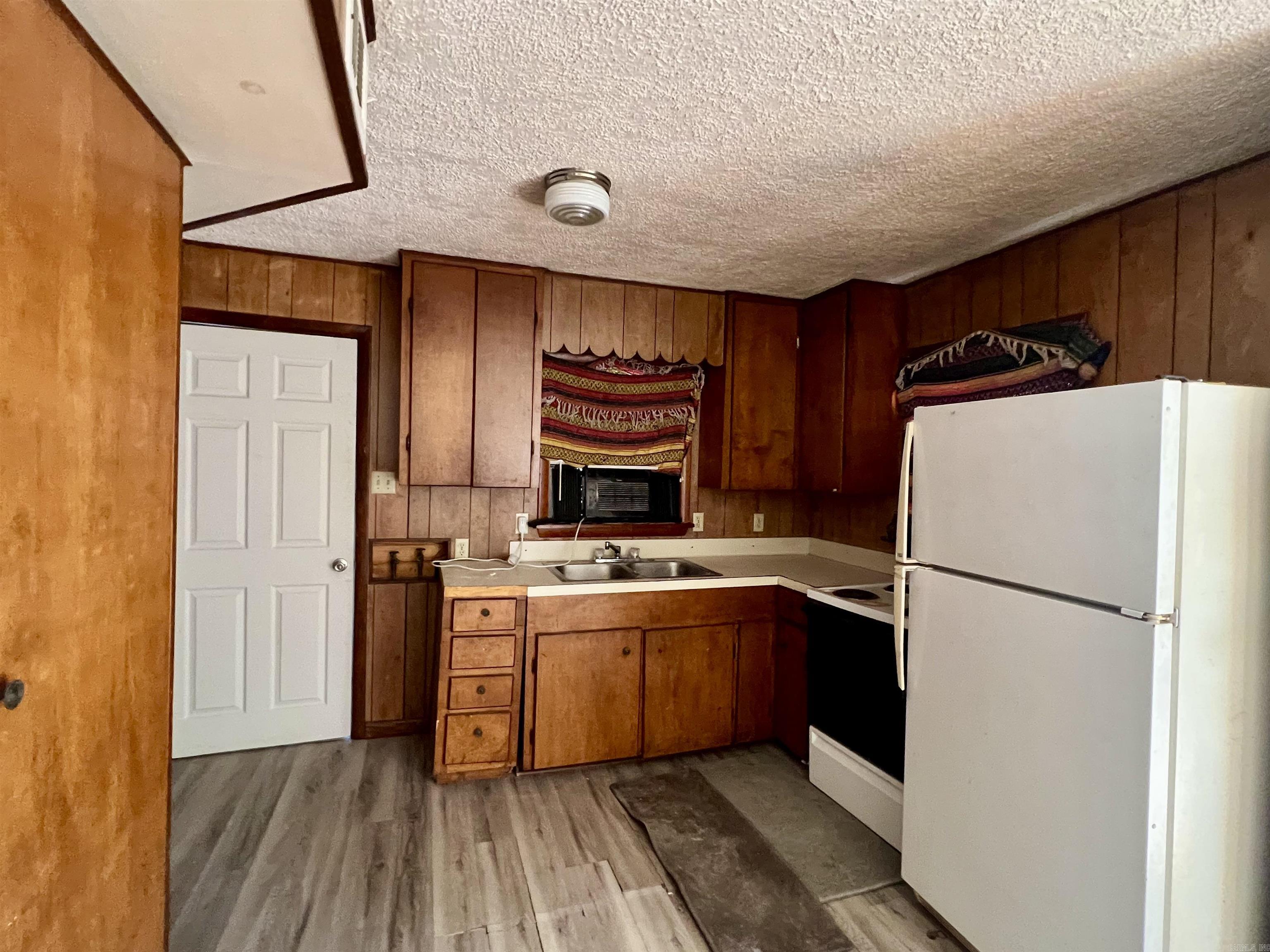 617 Gordon Street Property Photo 5