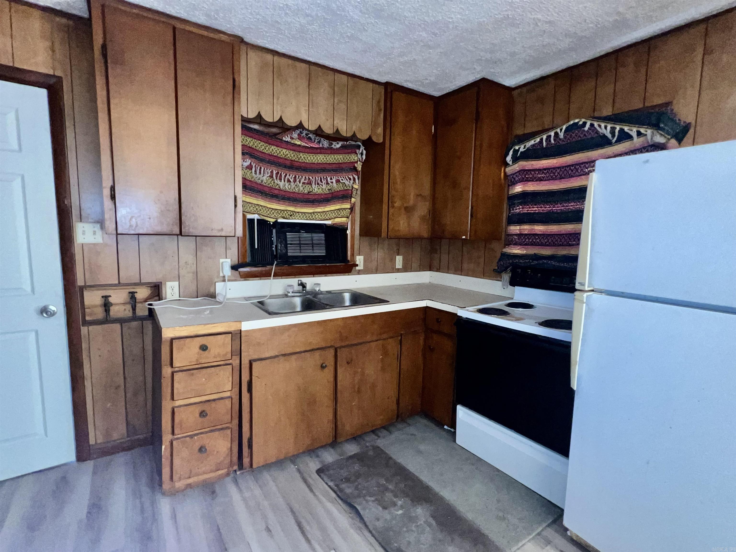 617 Gordon Street Property Photo 6