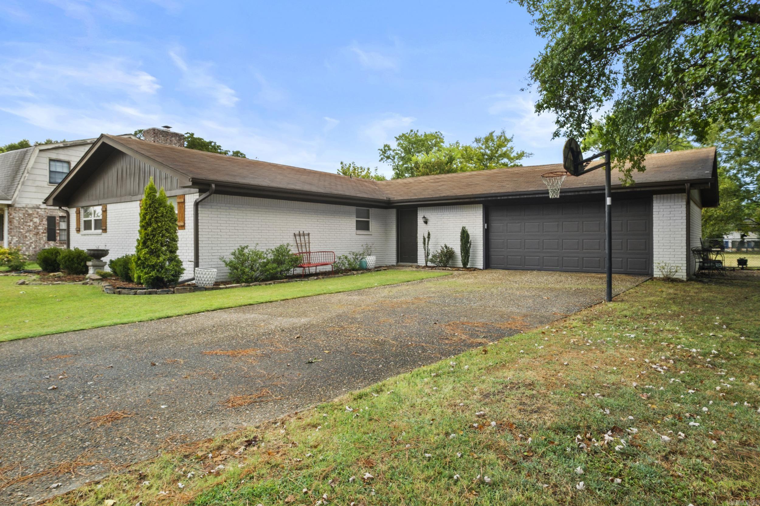 12 Burford Drive Property Photo 10
