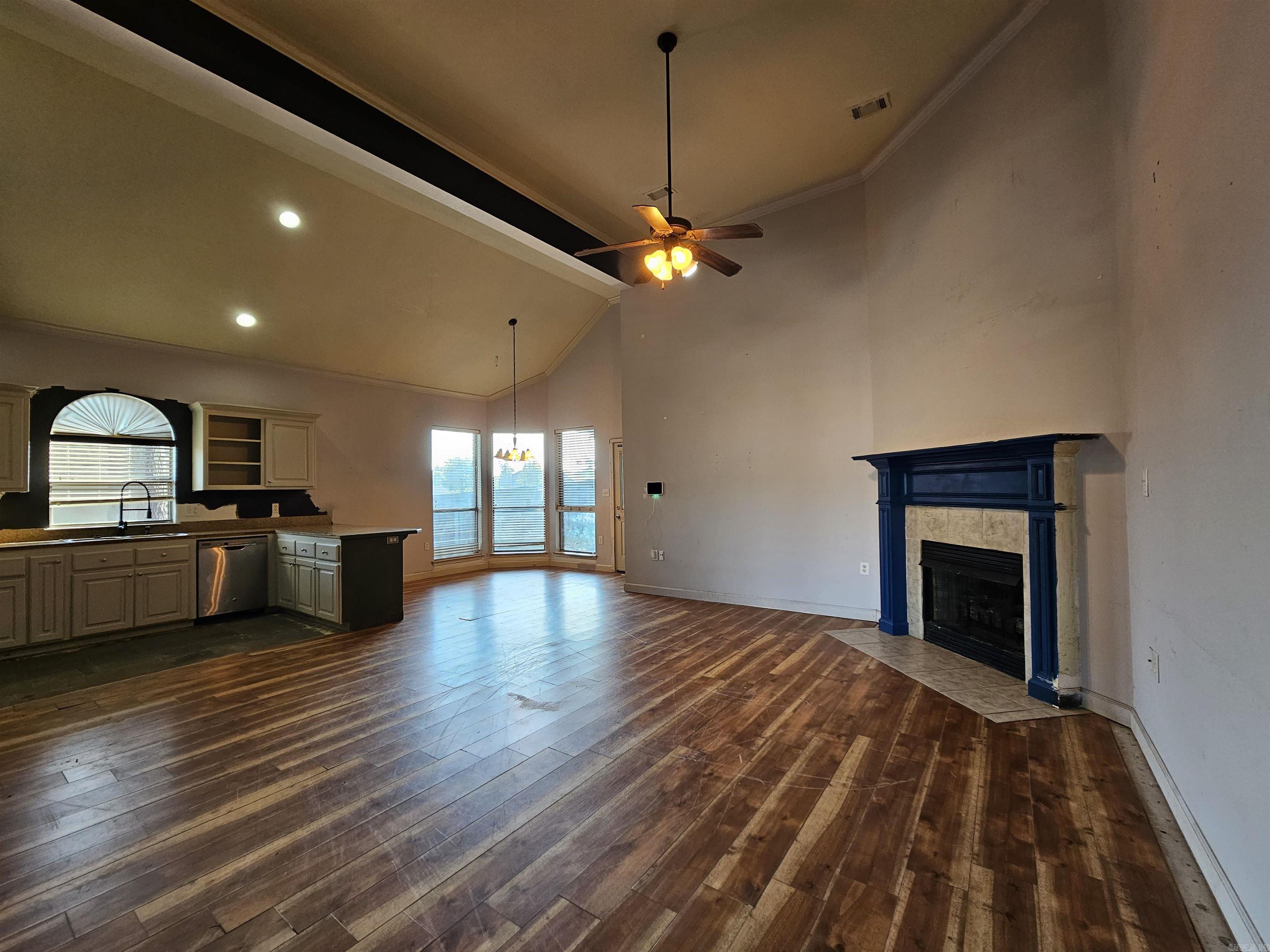 1904 Reveille Property Photo 3