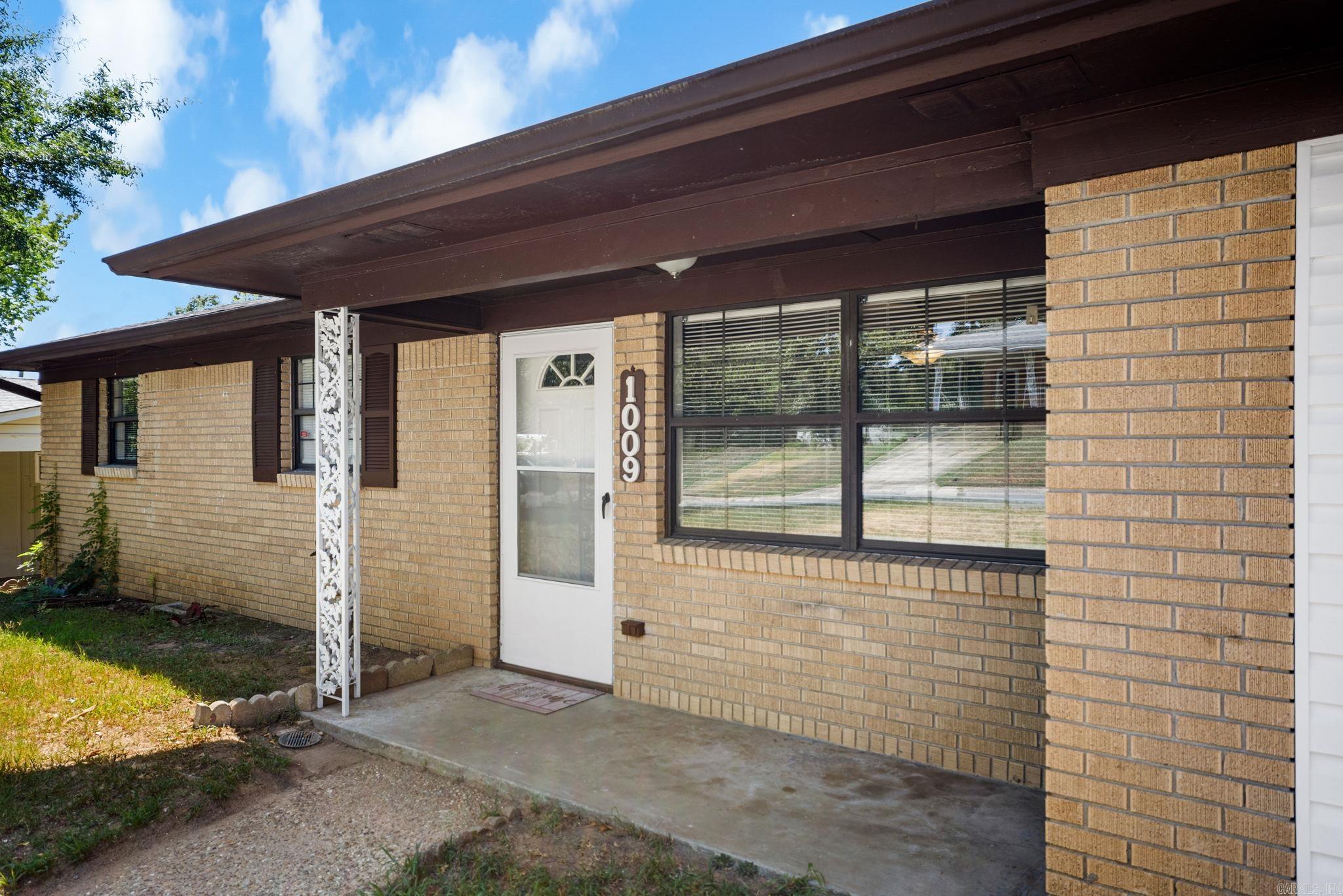 1009 W 52nd Street Property Photo 5
