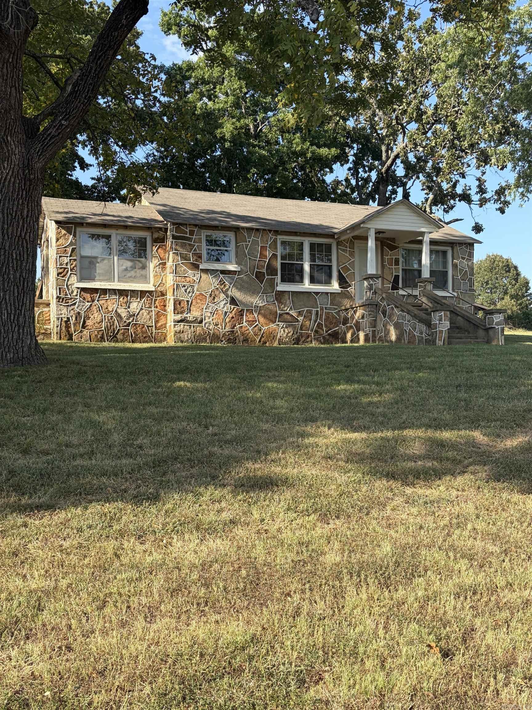 8951 Mount Calm Road Property Photo 3