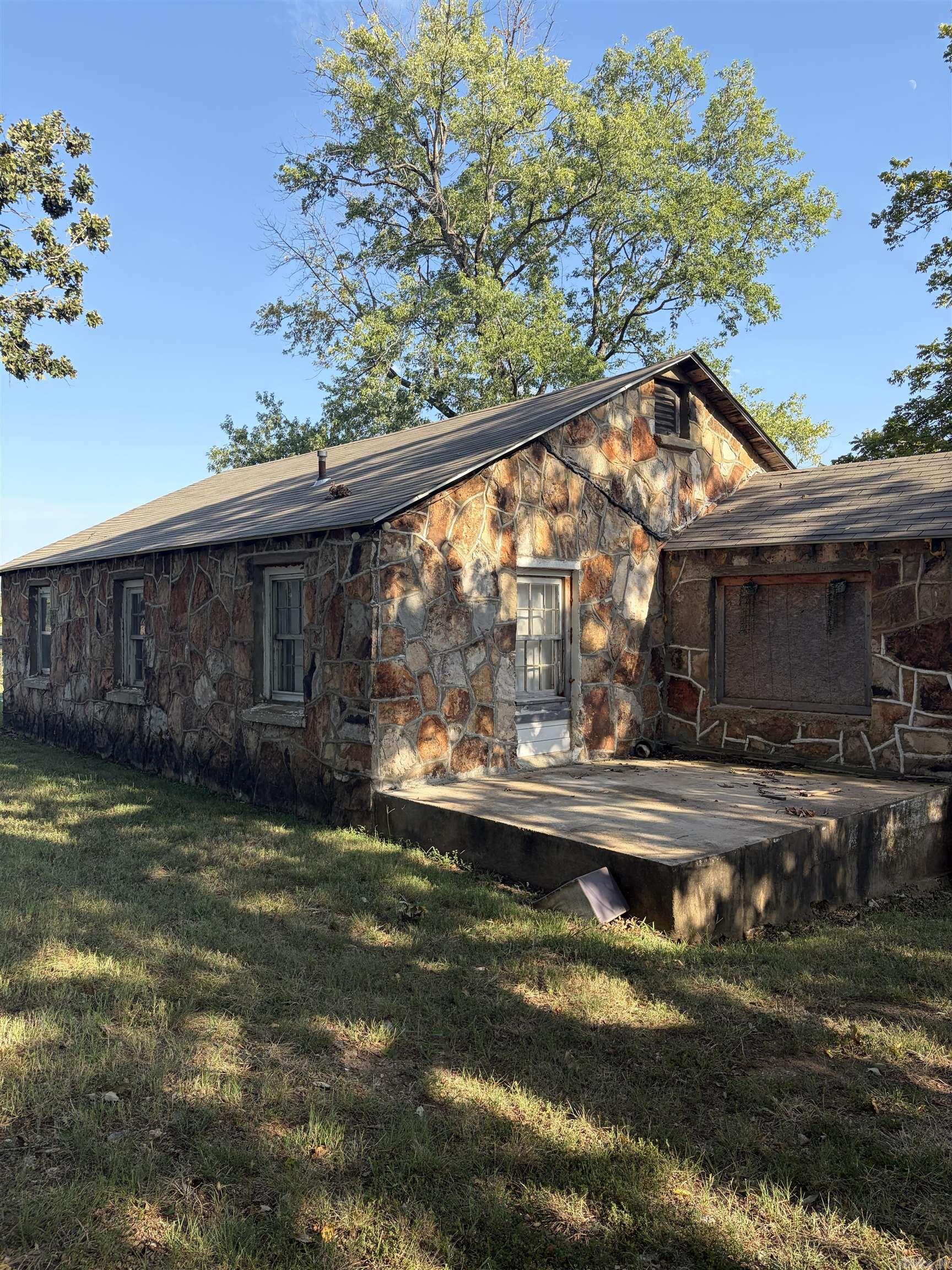 8951 Mount Calm Road Property Photo 4