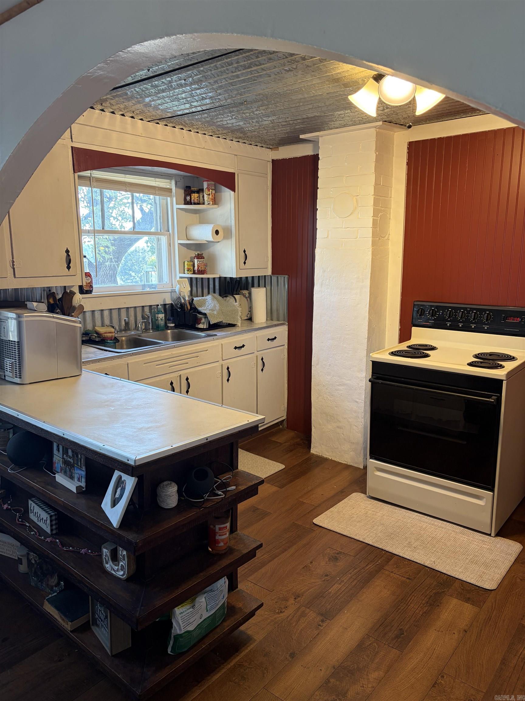 8951 Mount Calm Road Property Photo 9