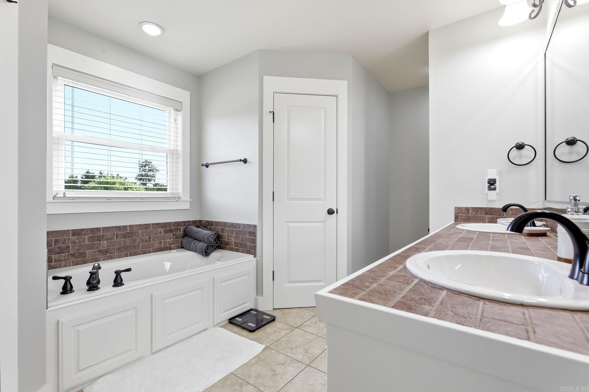 8 Regents Park Property Photo 11