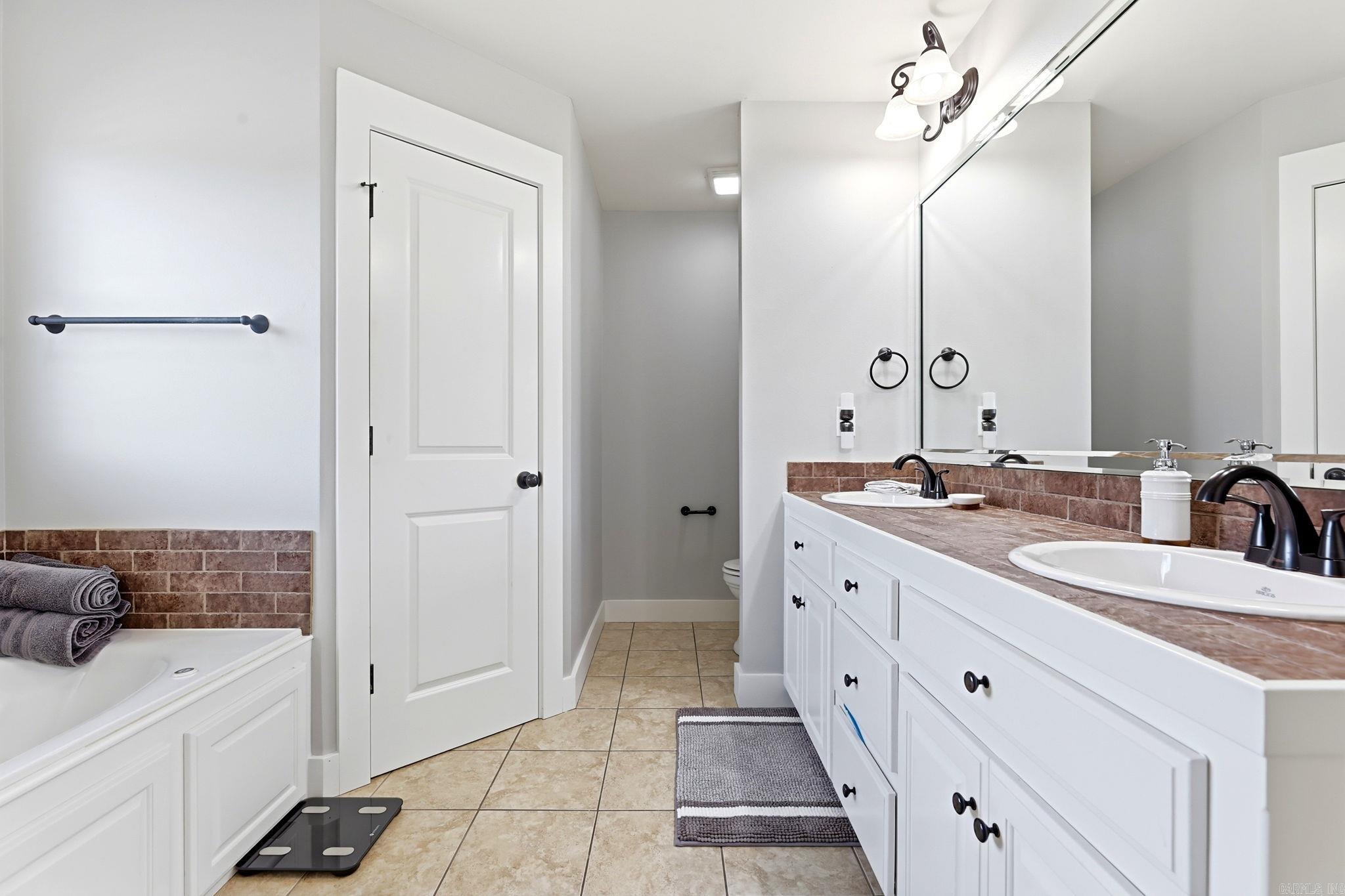8 Regents Park Property Photo 12