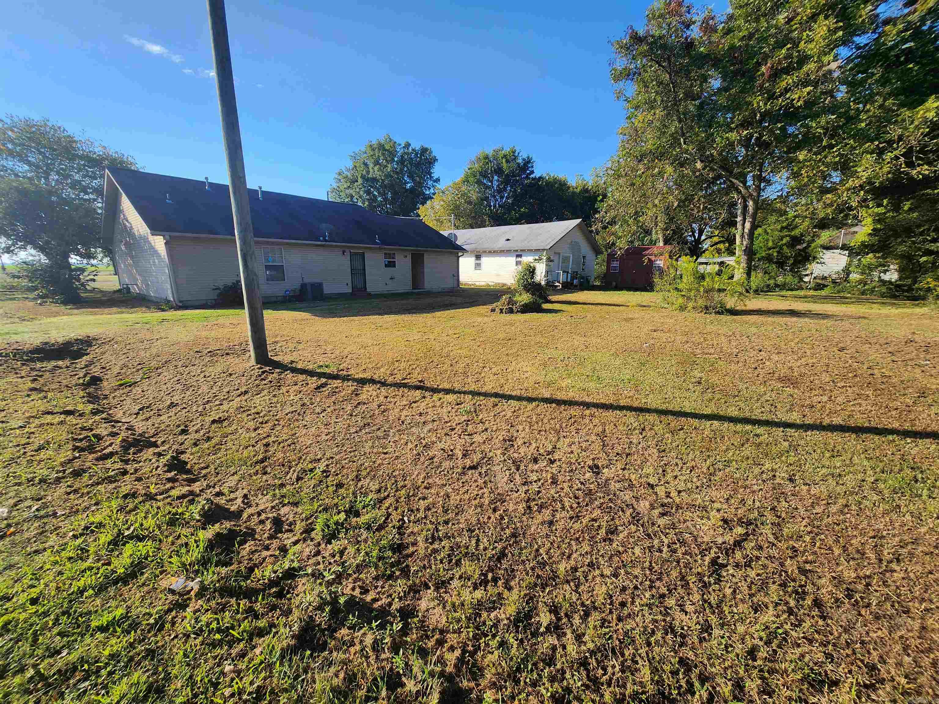 412 E 3rd Property Photo 27
