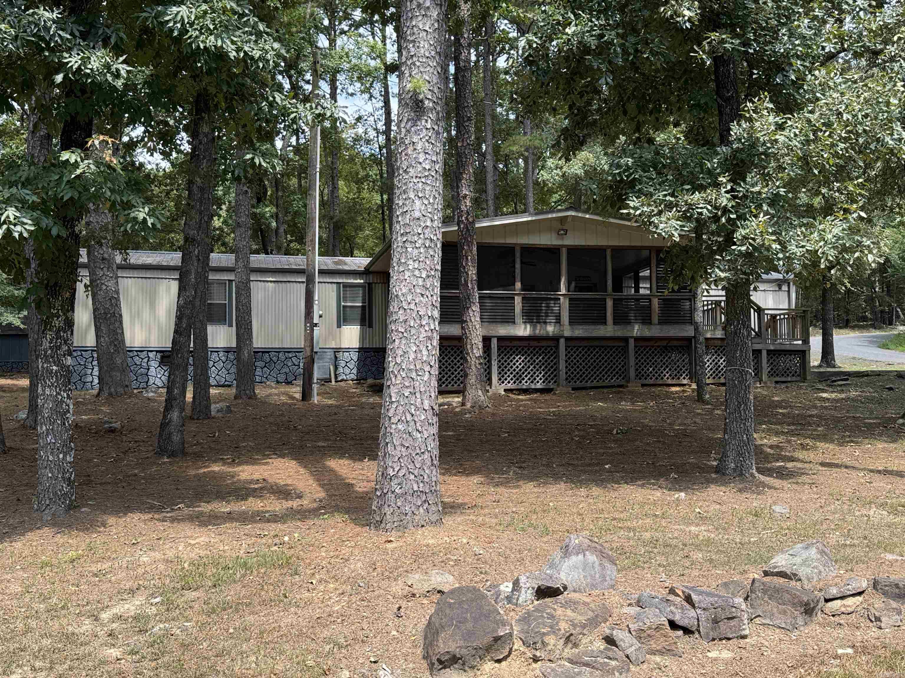 1950 Northshore Drive Property Photo 1