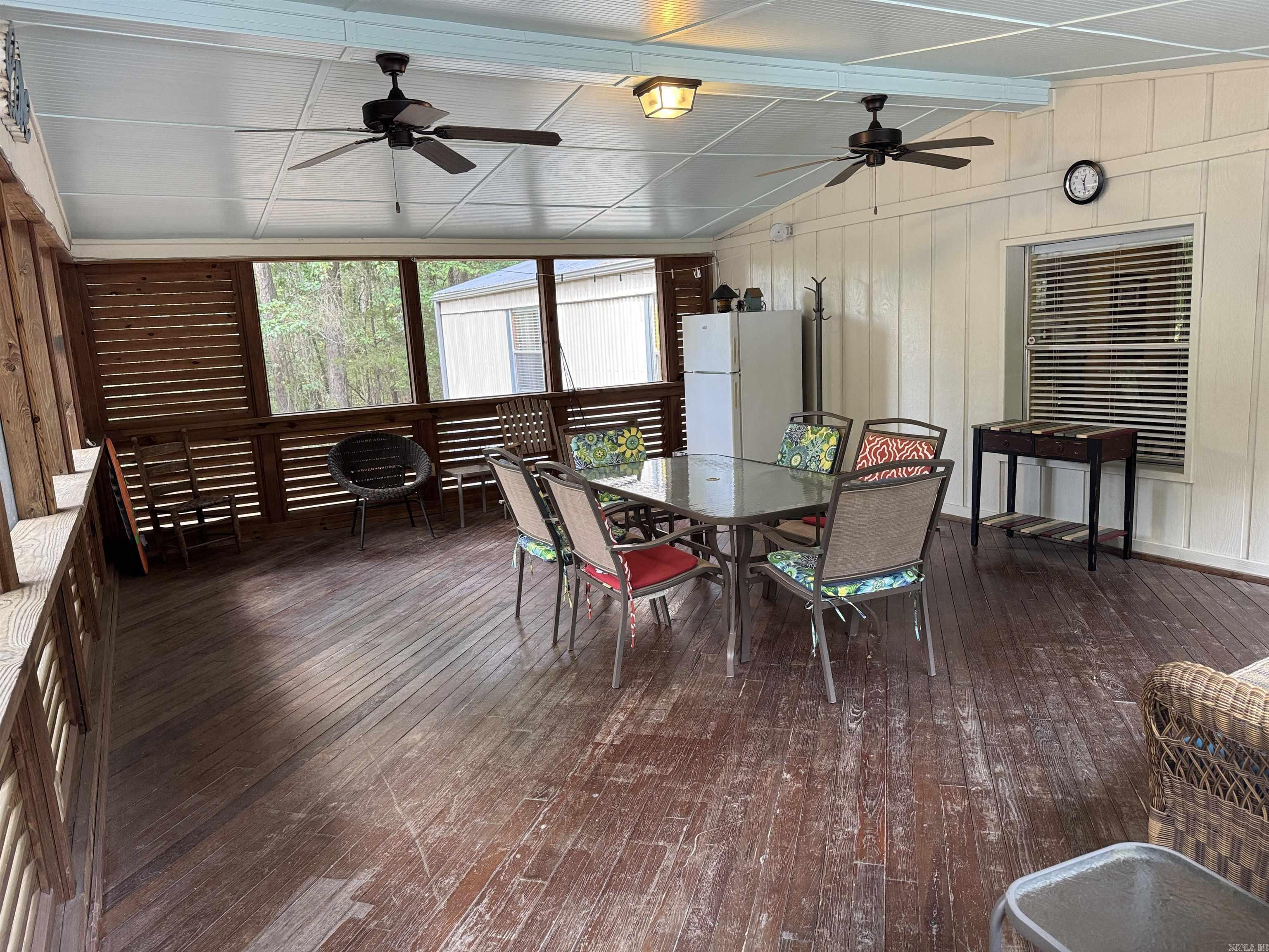 1950 Northshore Drive Property Photo 4