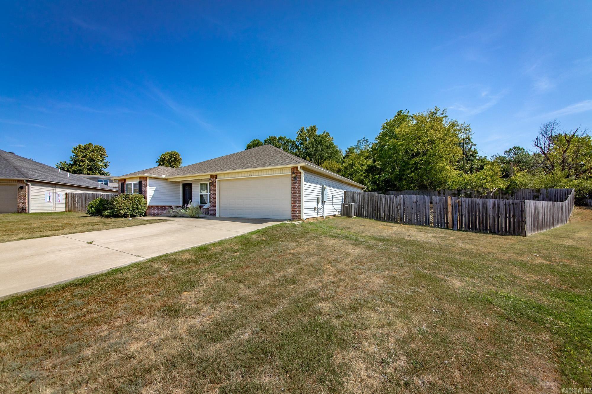 16 Oakland Circle Property Photo 3