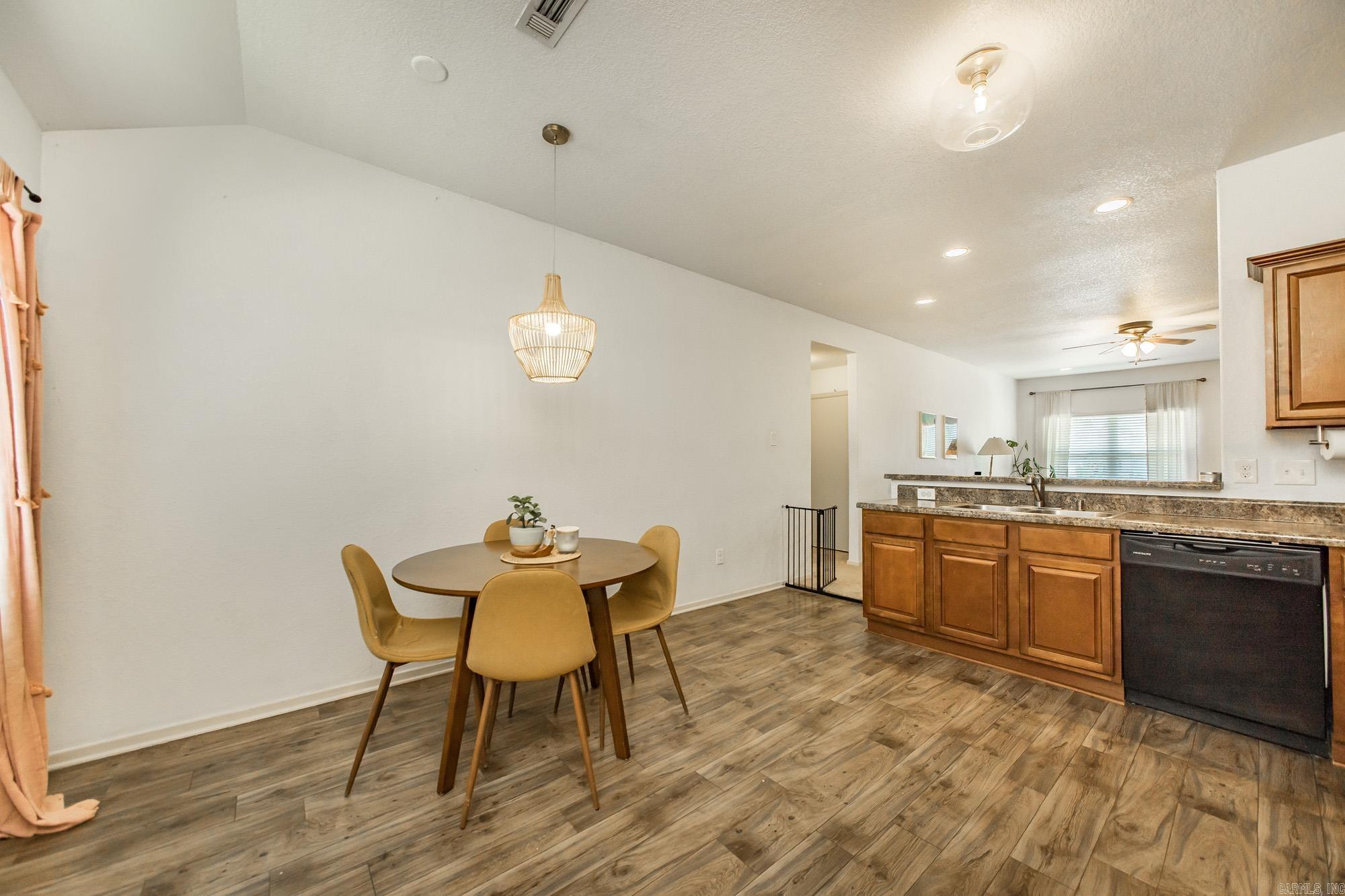 16 Oakland Circle Property Photo 12