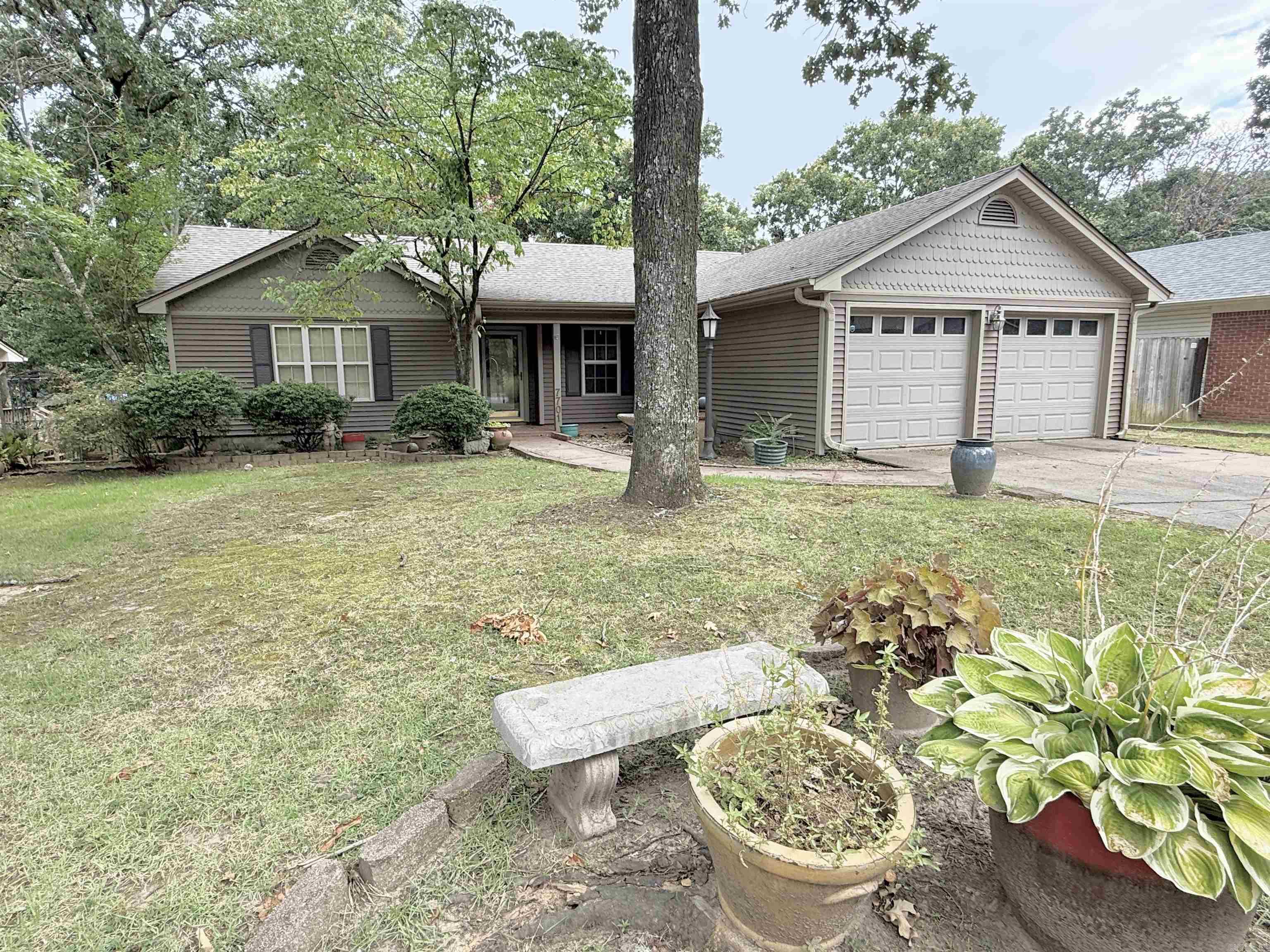7701 Oakridge Property Photo 1