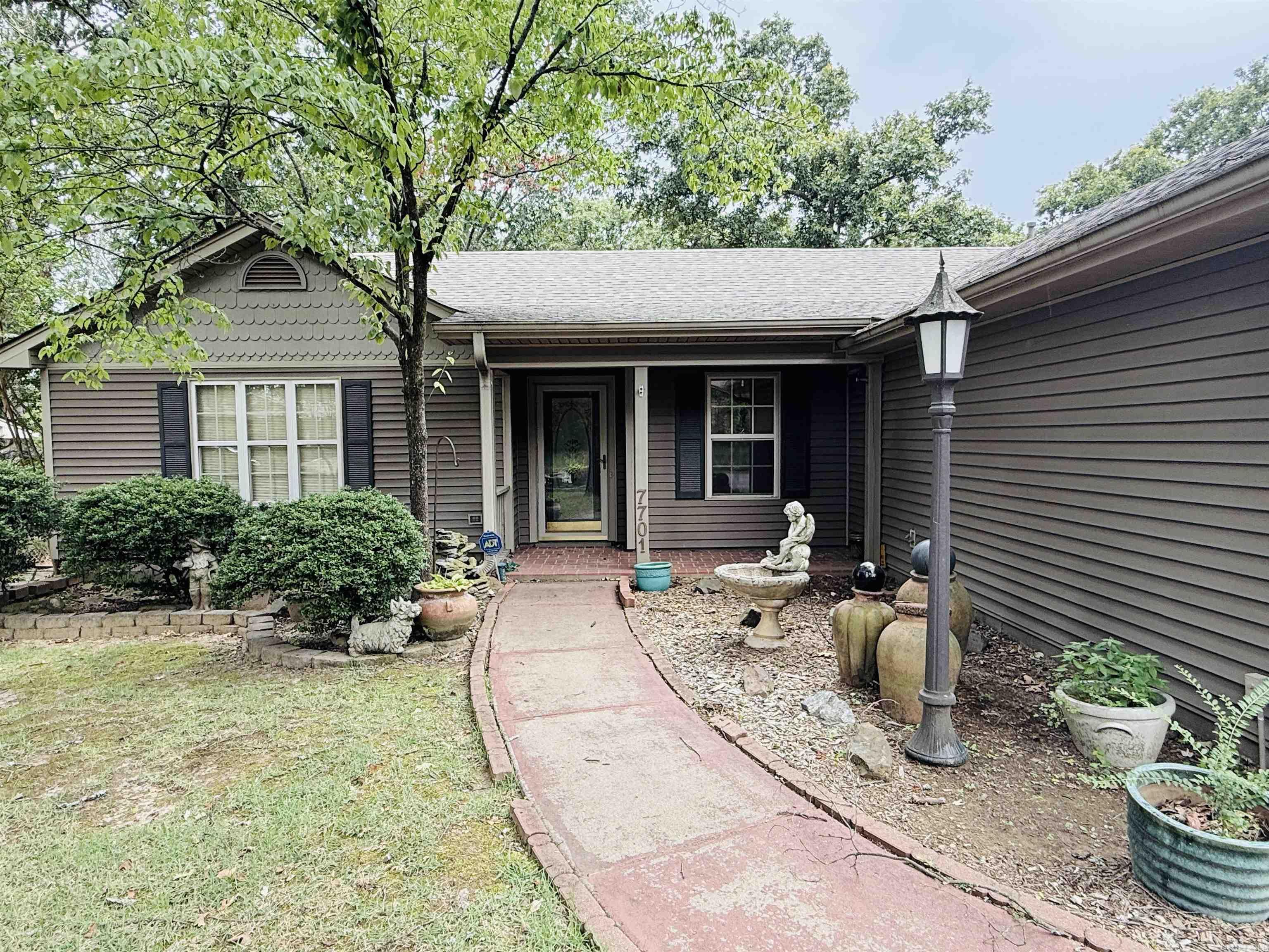 7701 Oak Ridge Property Photo 2