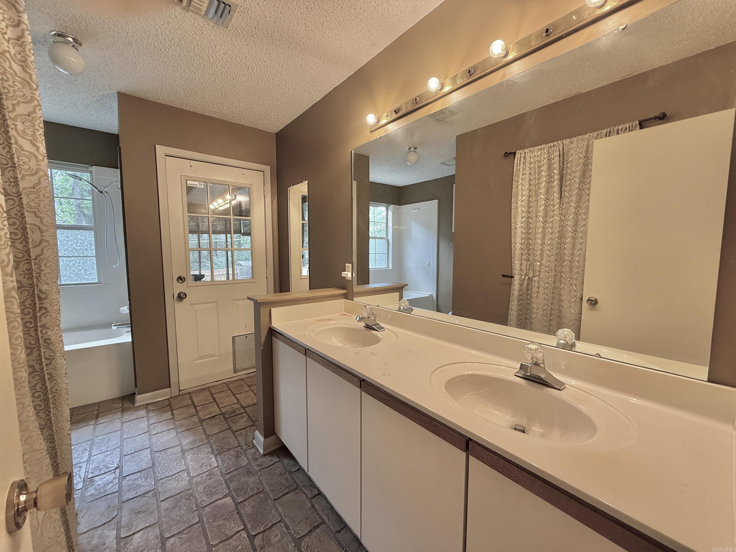 7701 Oak Ridge Property Photo 9