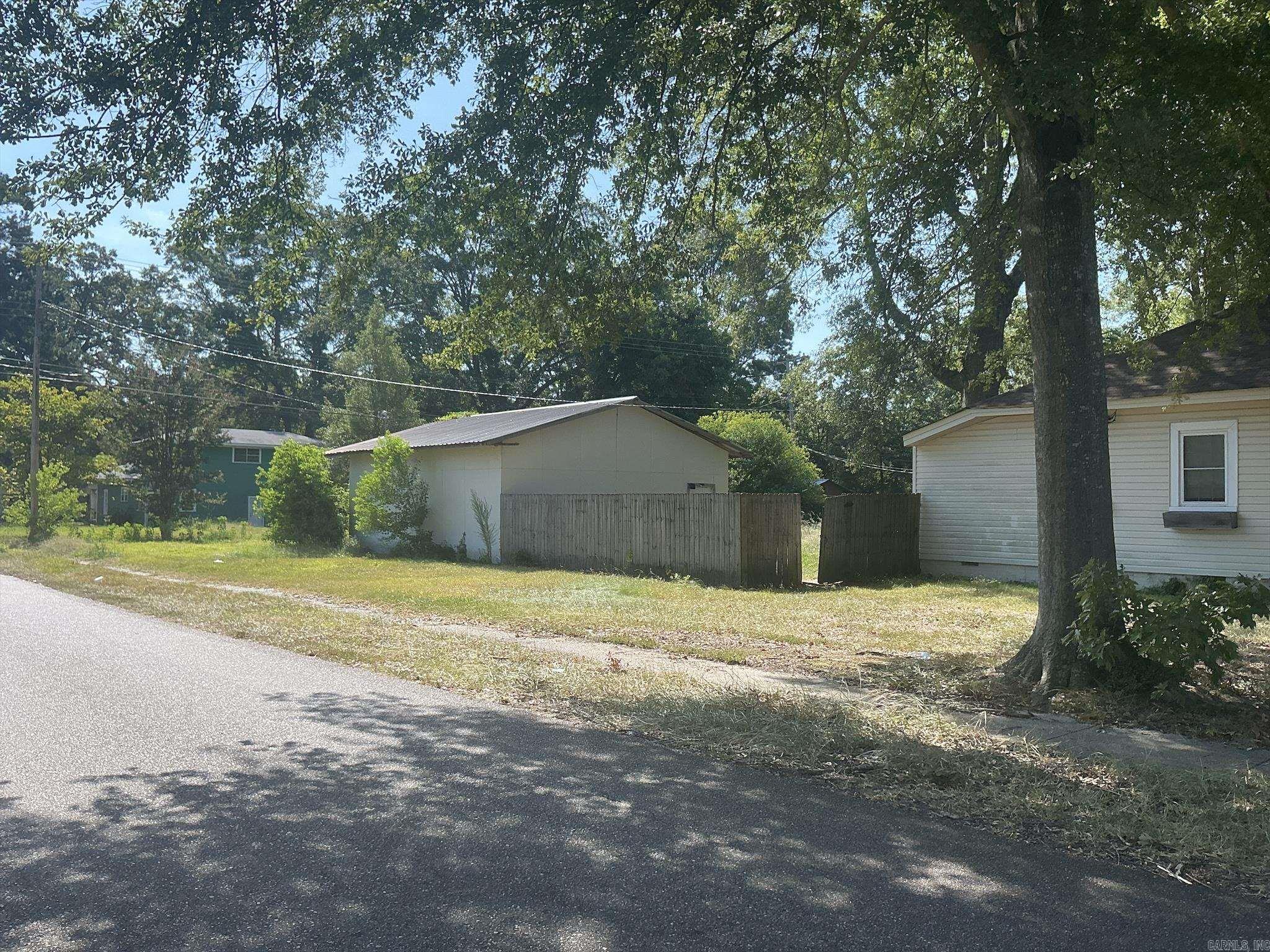 601 Main Property Photo 3
