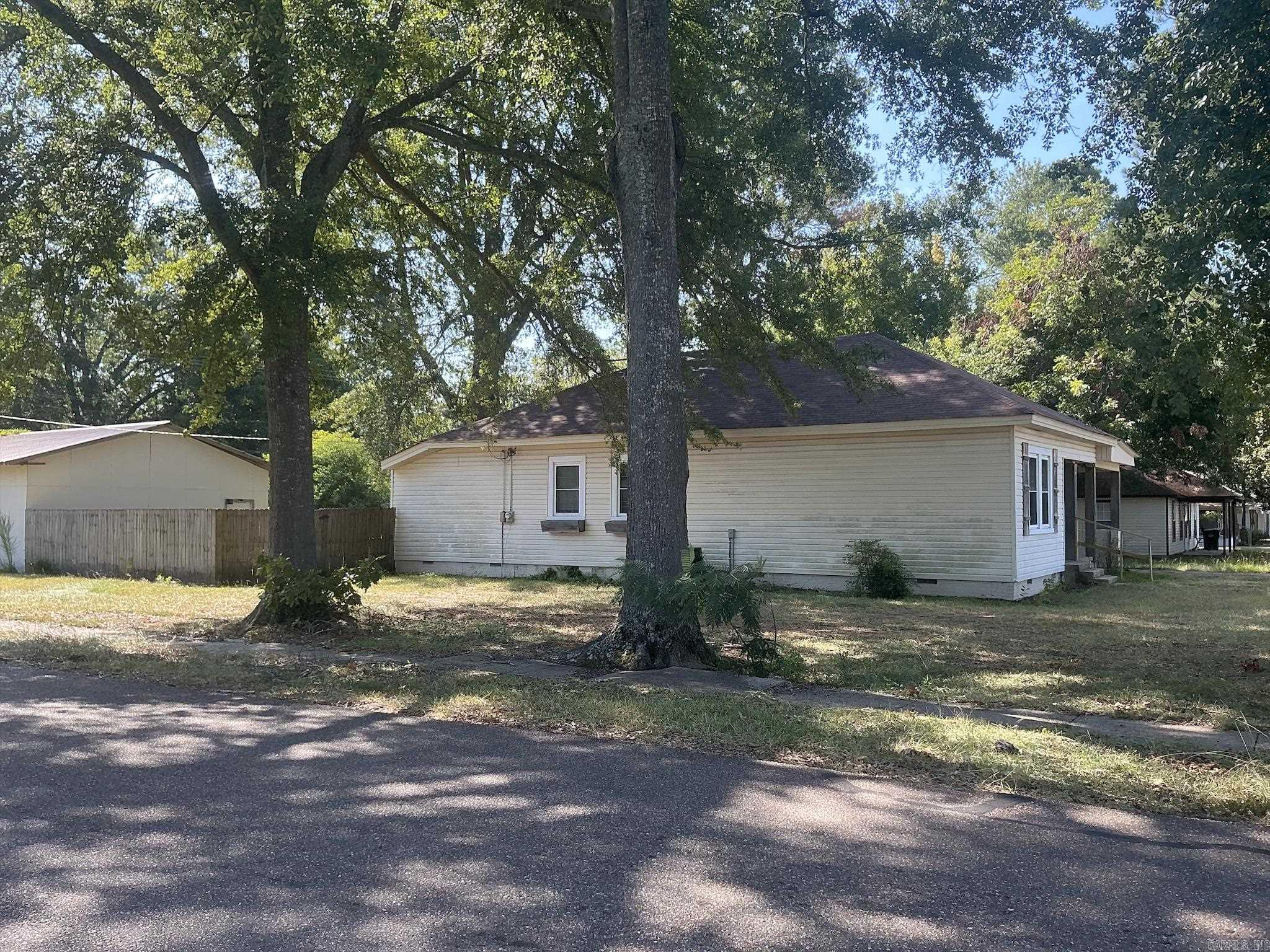 601 Main Property Photo 5