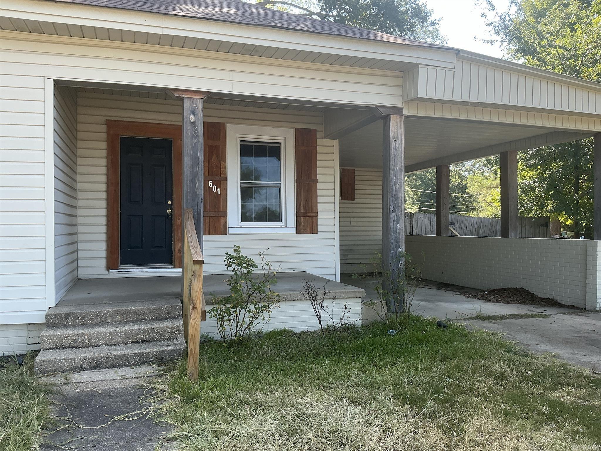 601 Main Property Photo 6
