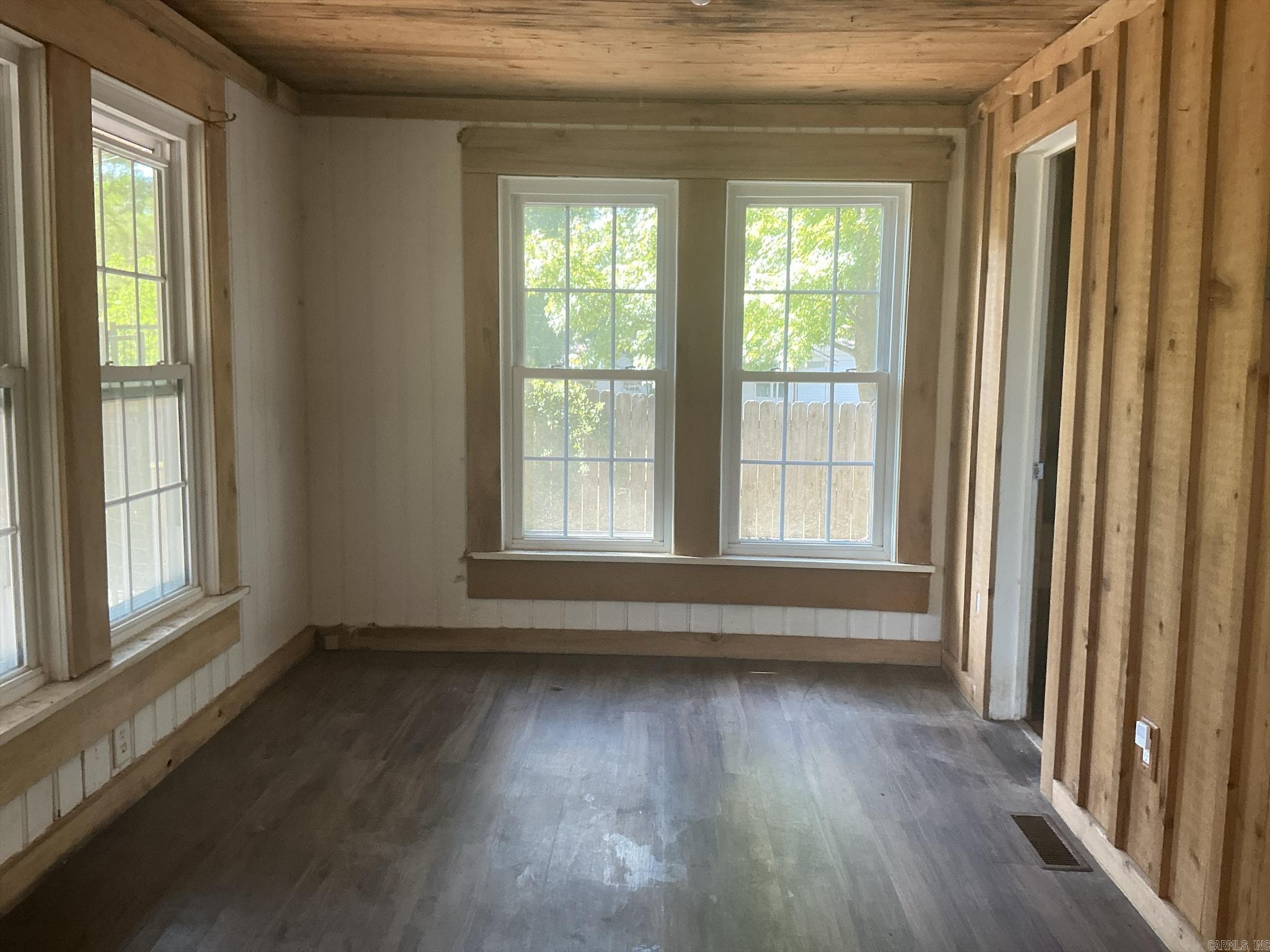 601 Main Property Photo 24