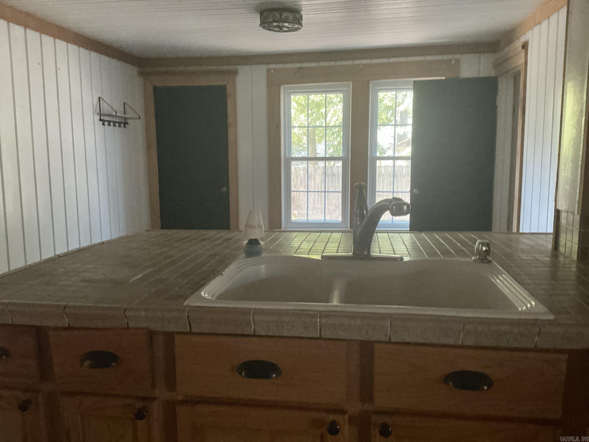 601 Main Property Photo 35