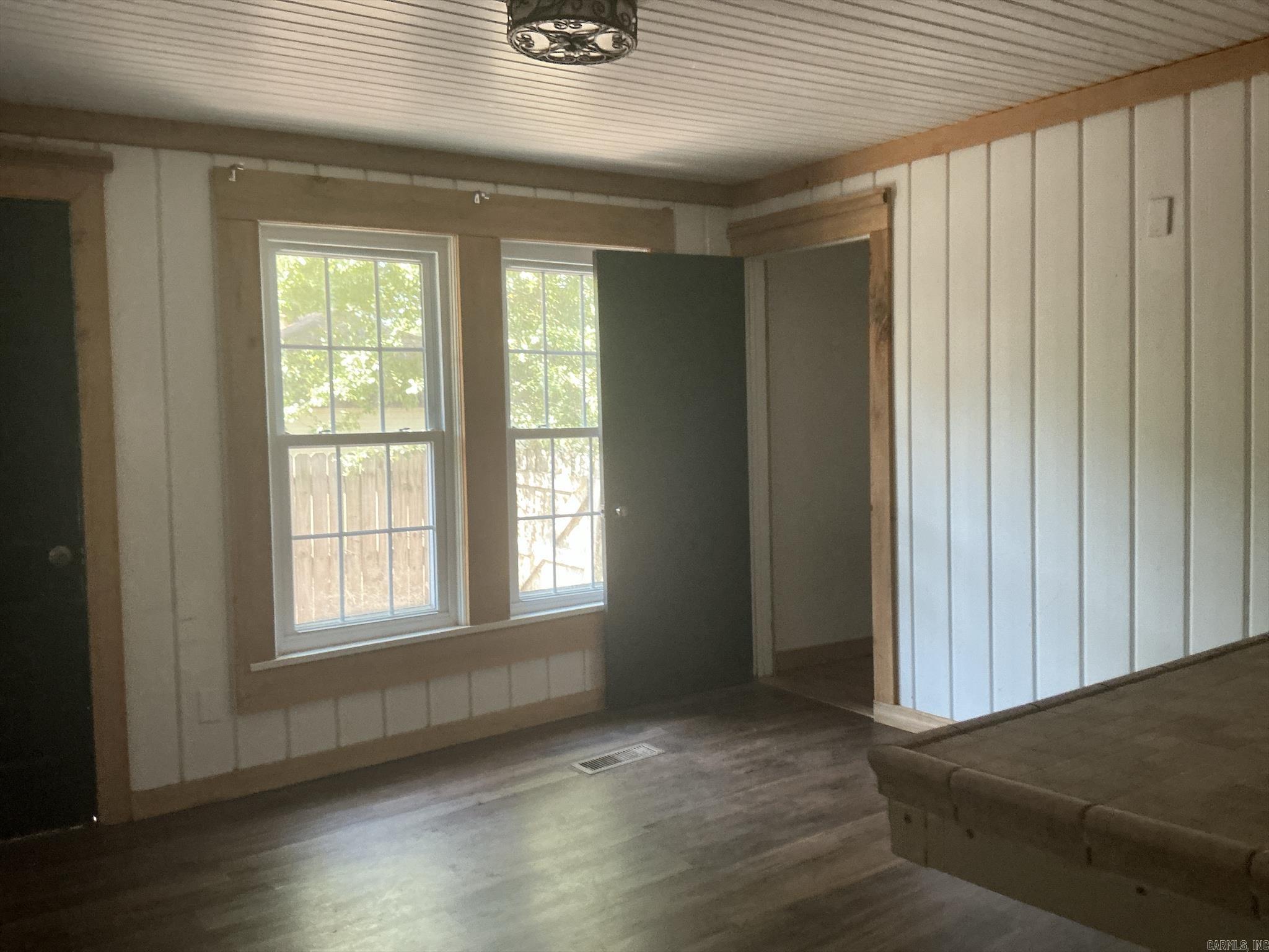 601 Main Property Photo 36