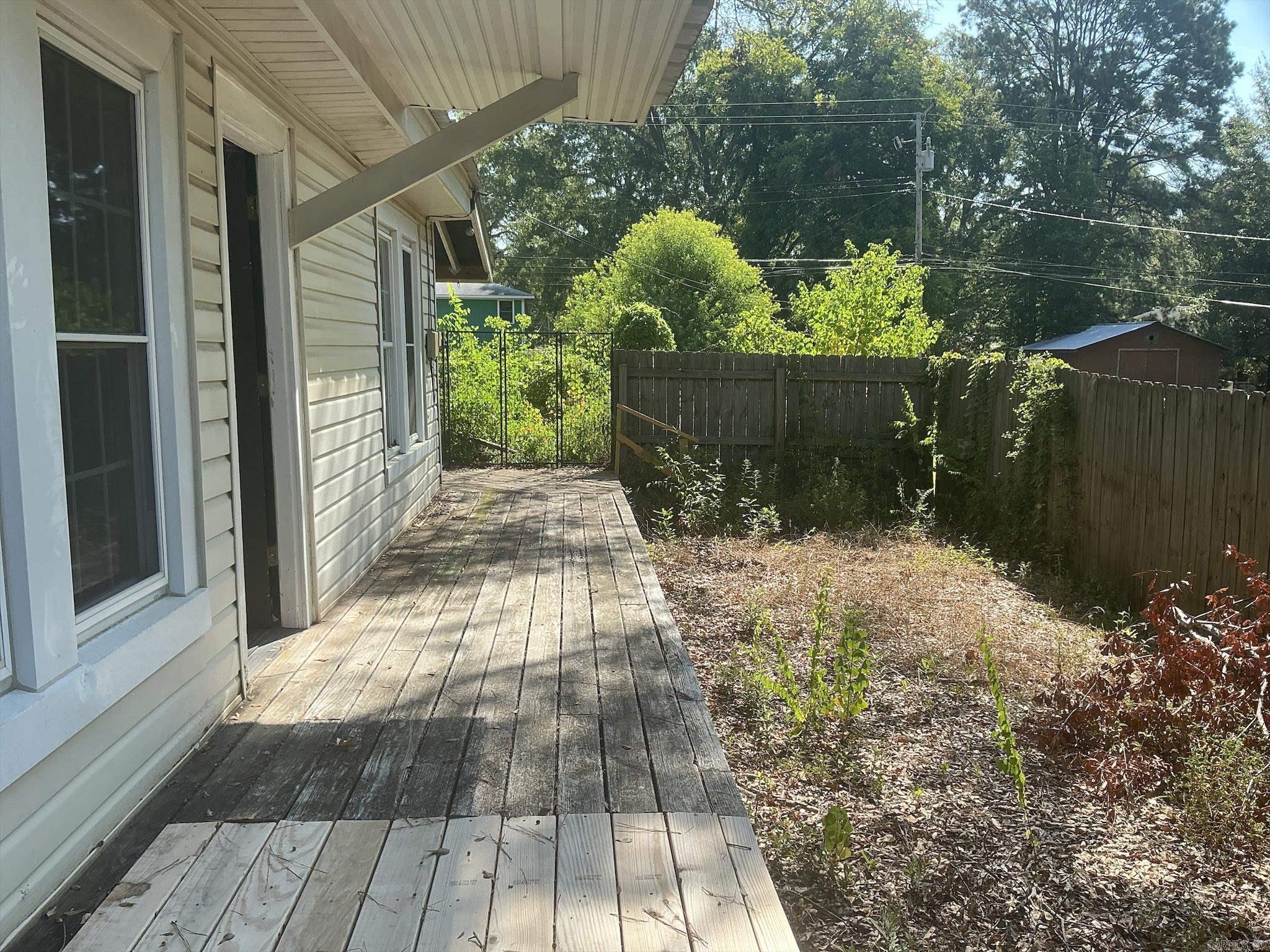 601 Main Property Photo 40
