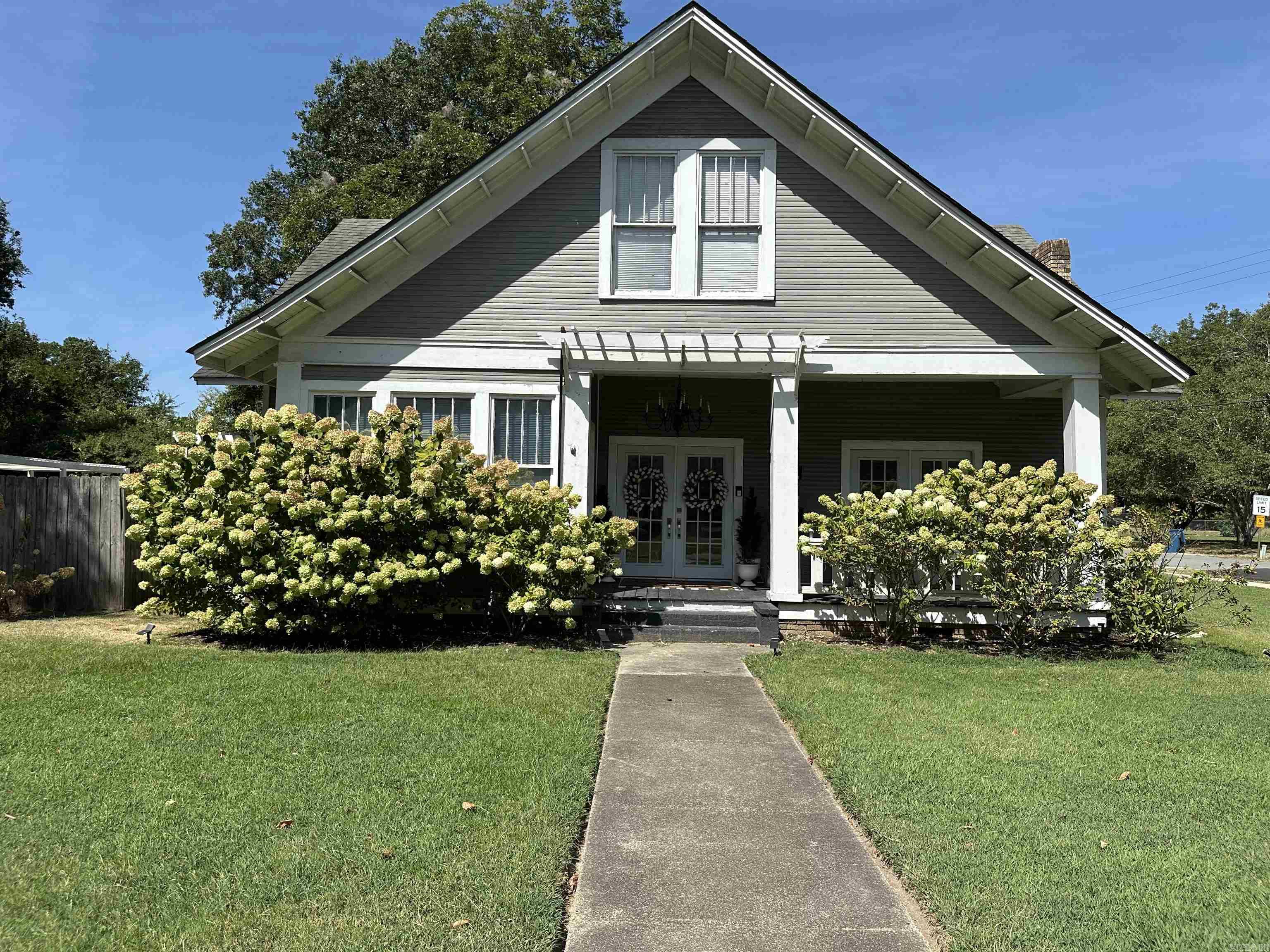 906 School St Street Property Photo 3