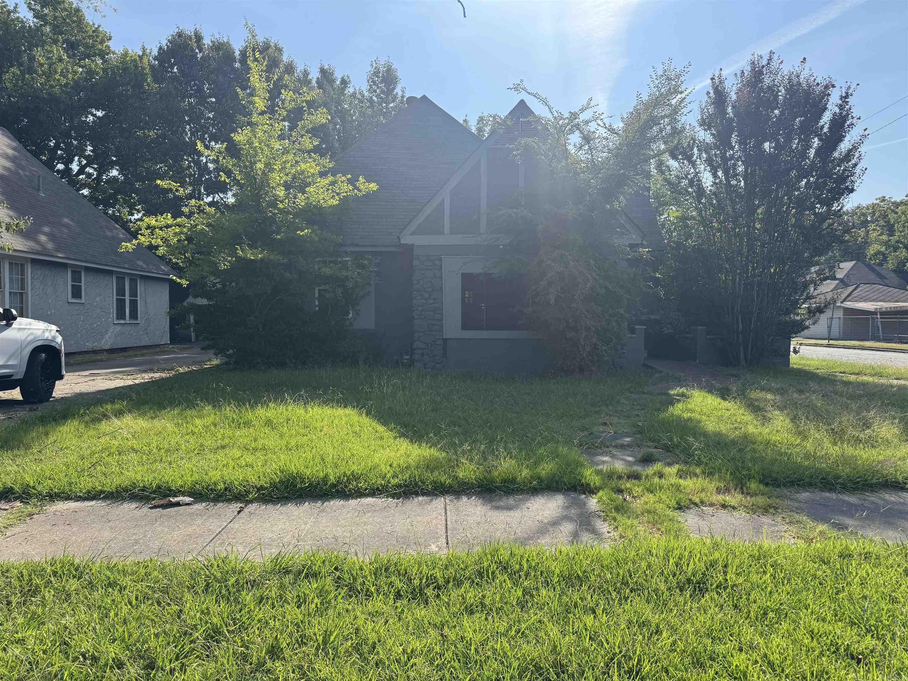 2625 S Linden Street Property Photo 1