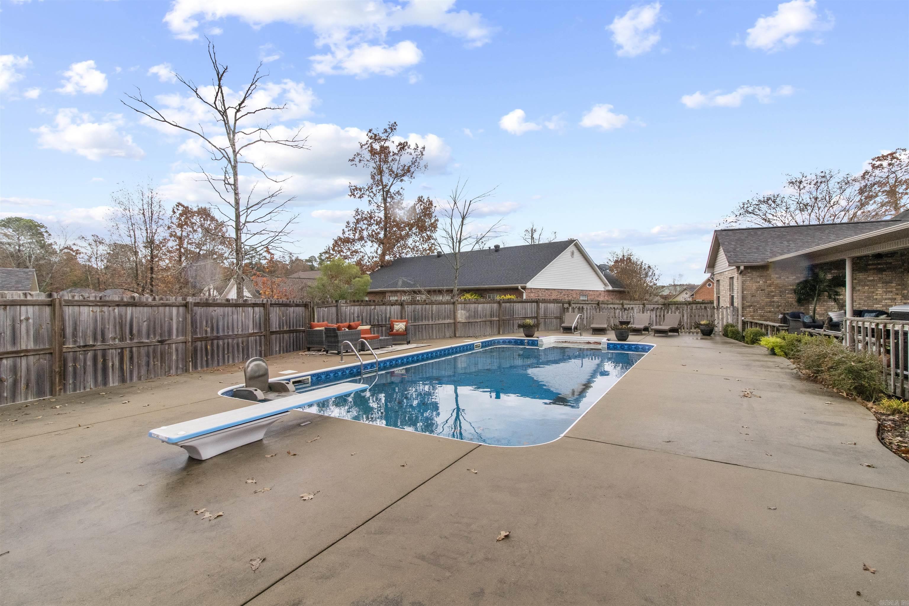 115 Overland Trail Property Photo 8
