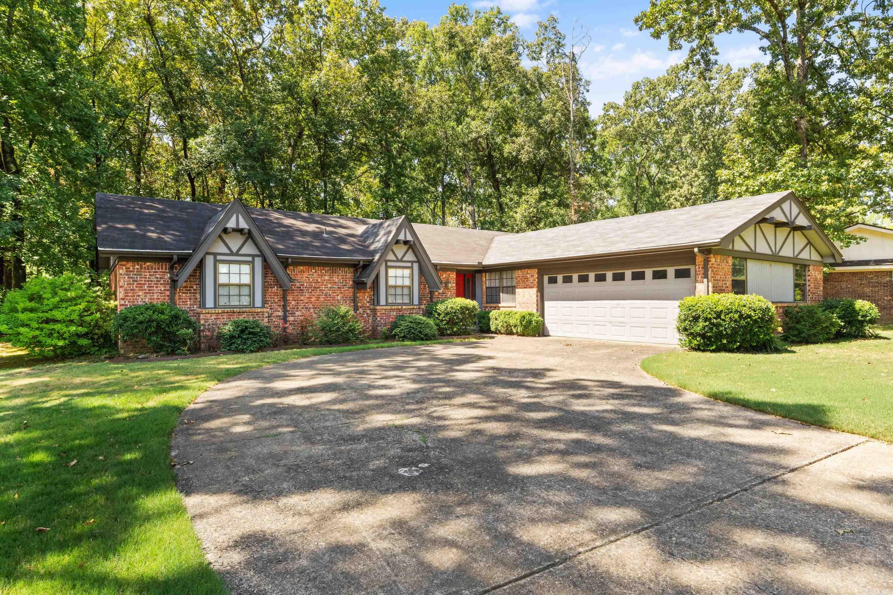 25 White Oak Drive Property Photo 1