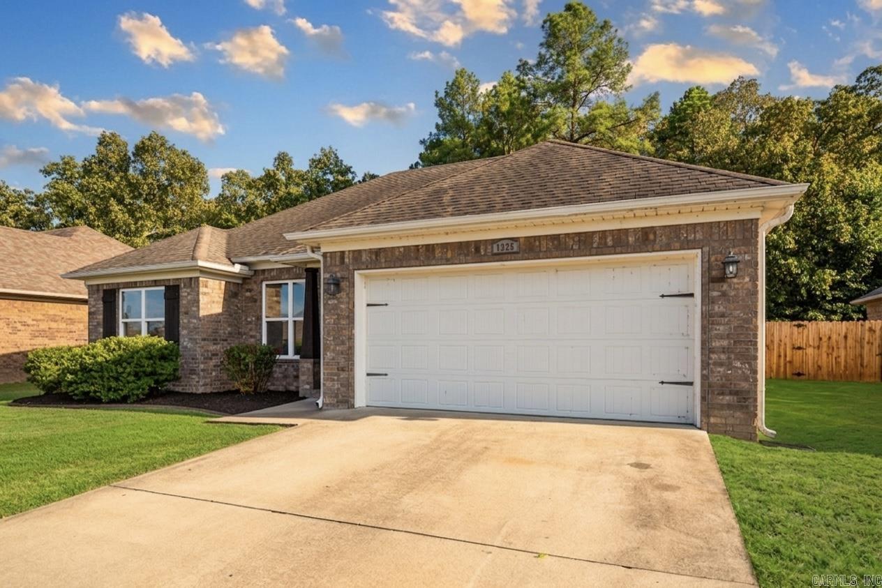 1325 Acuff Lane Property Photo 3