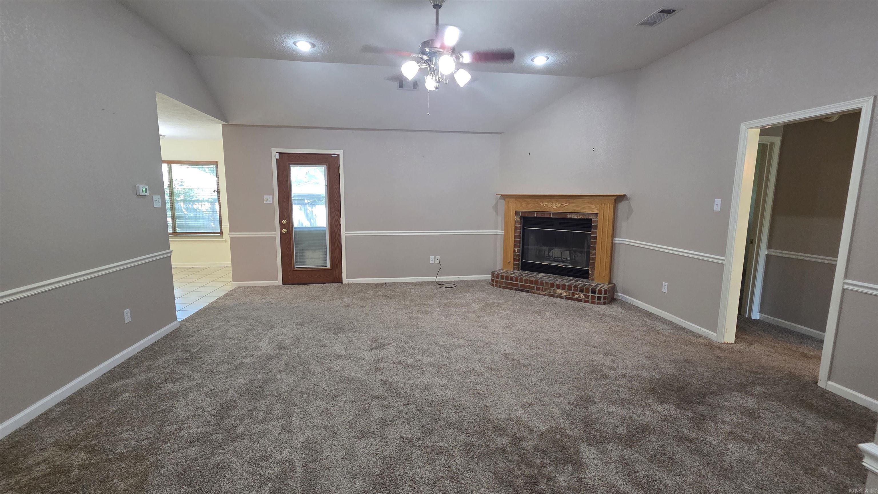 19 W Plaza Blvd Property Photo 2