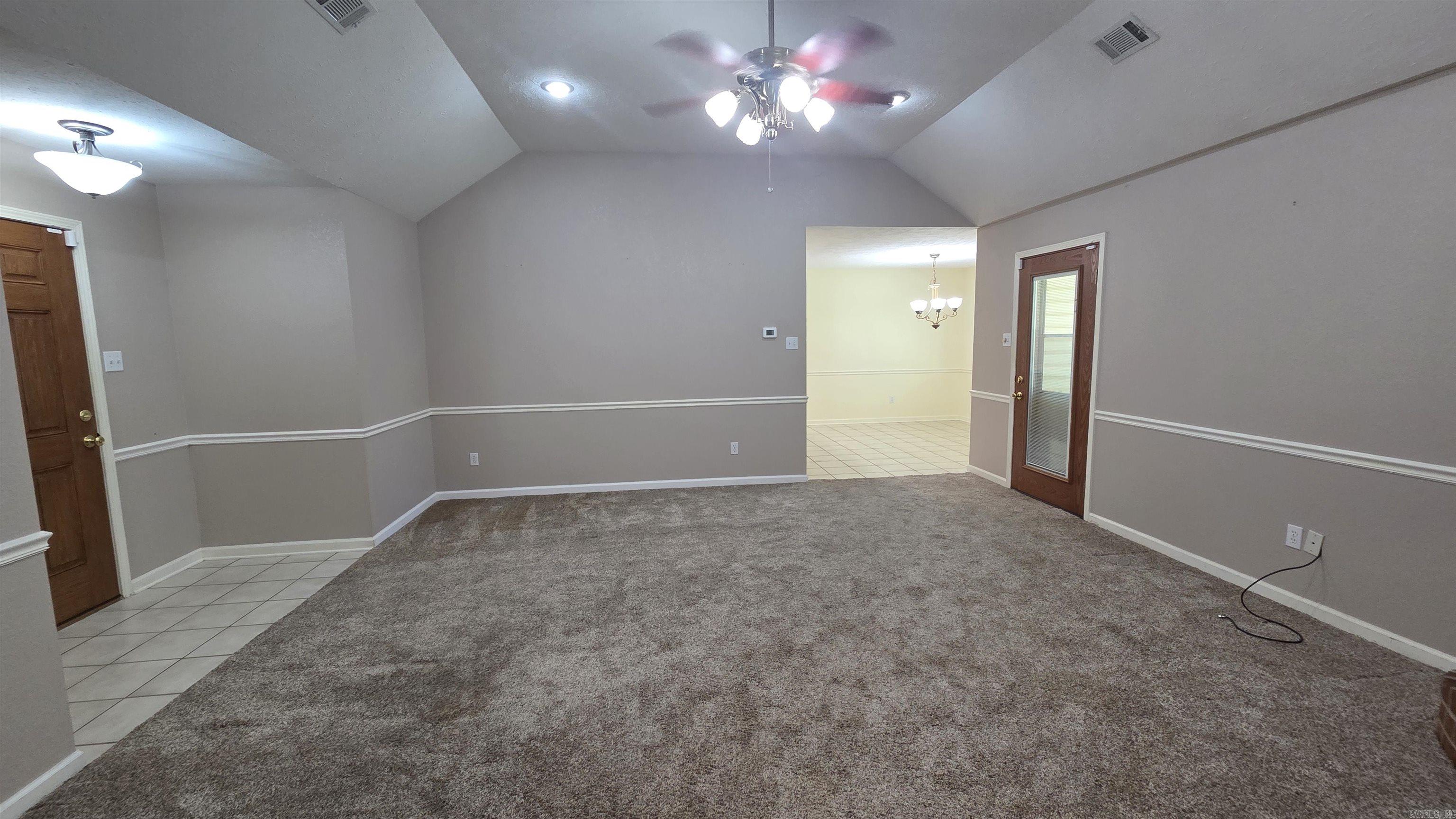 19 W Plaza Blvd Property Photo 3