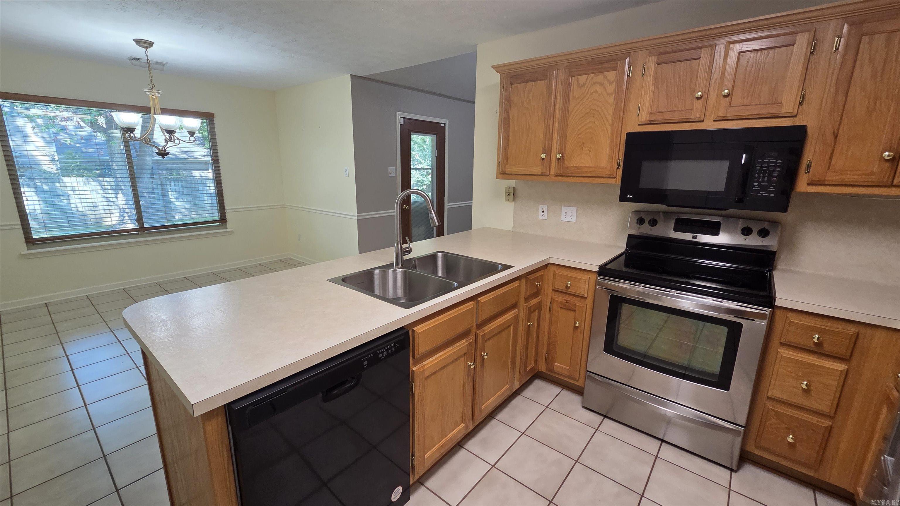 19 W Plaza Blvd Property Photo 7