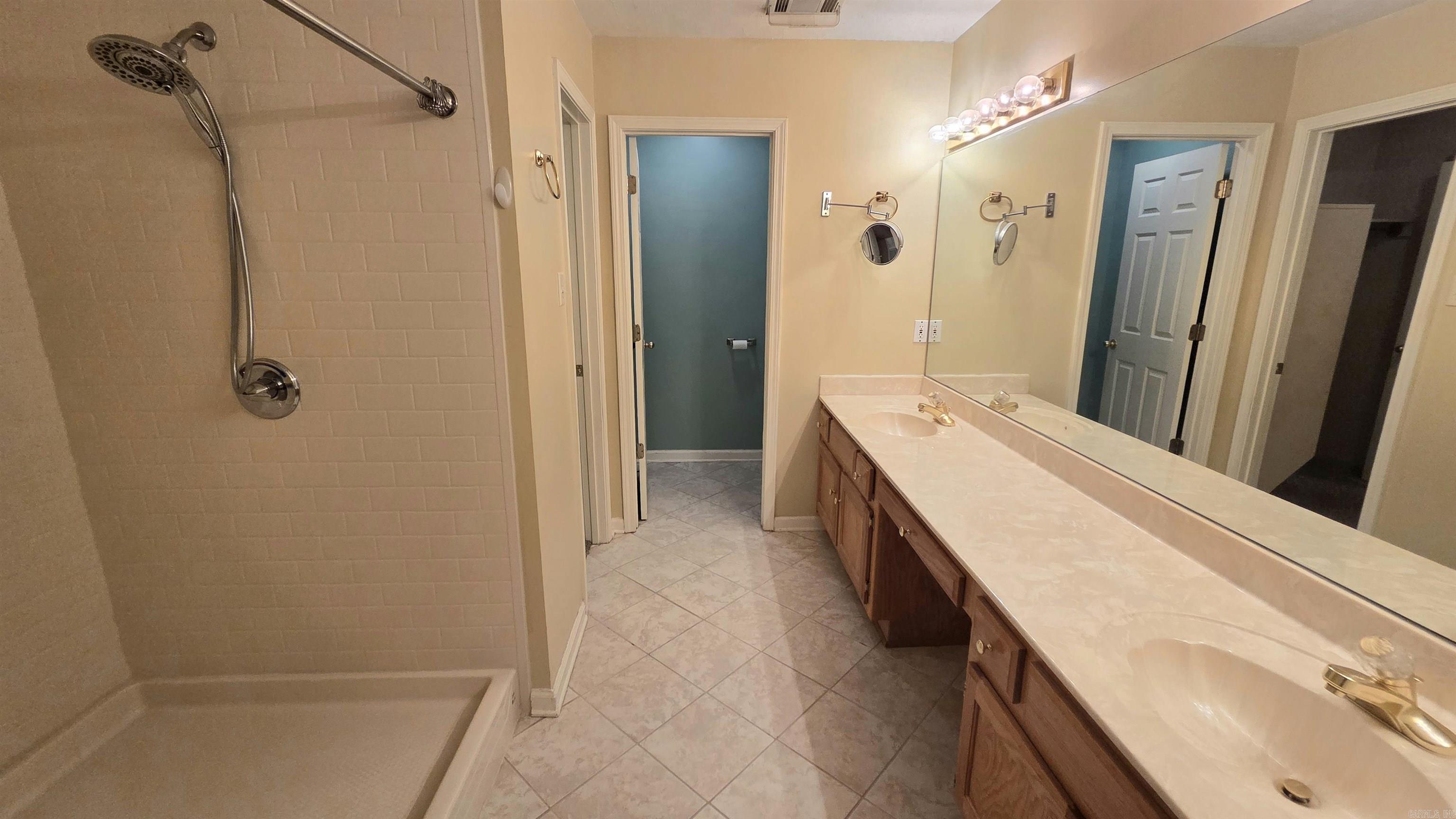 19 W Plaza Blvd Property Photo 10