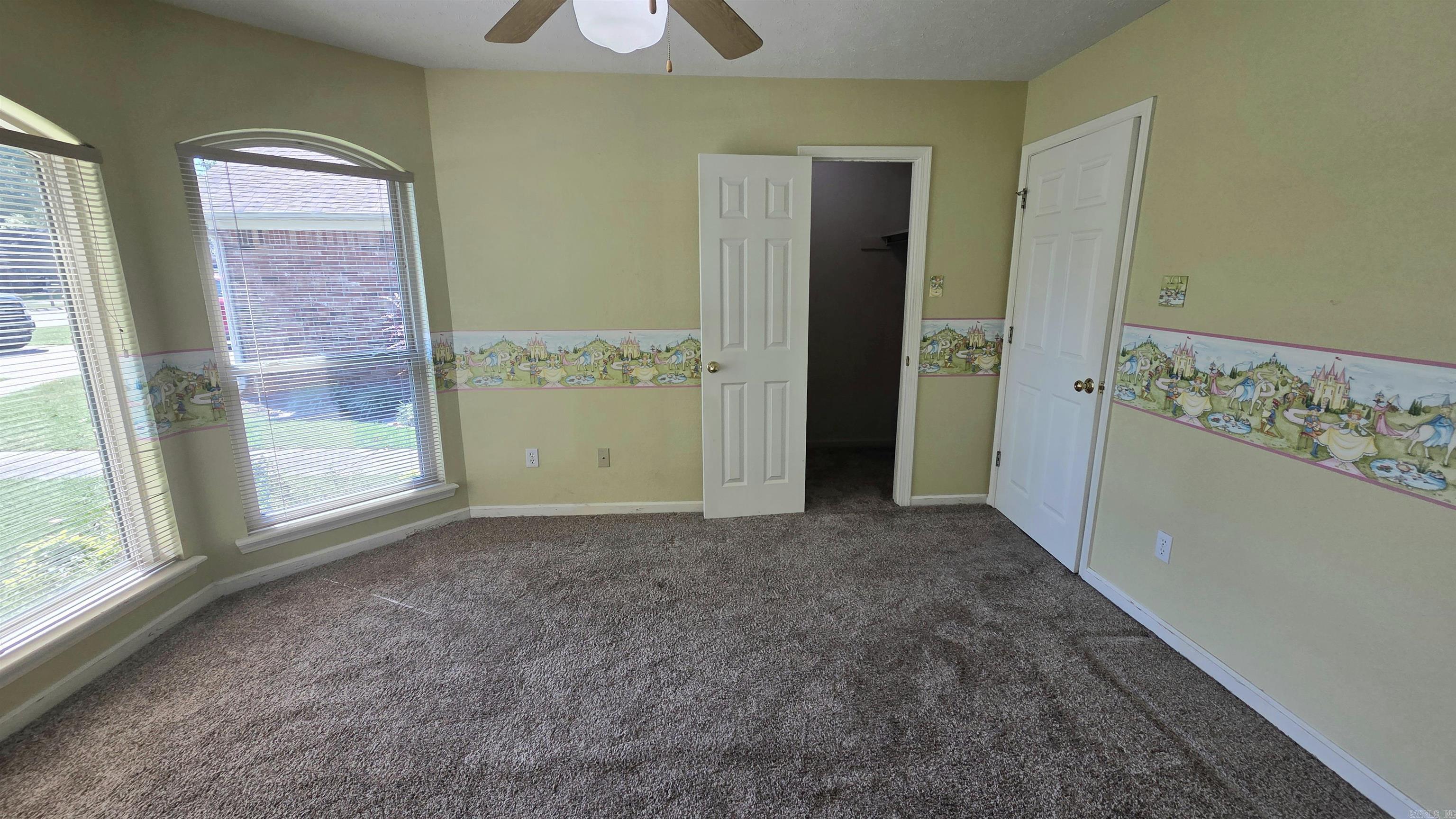 19 W Plaza Blvd Property Photo 17