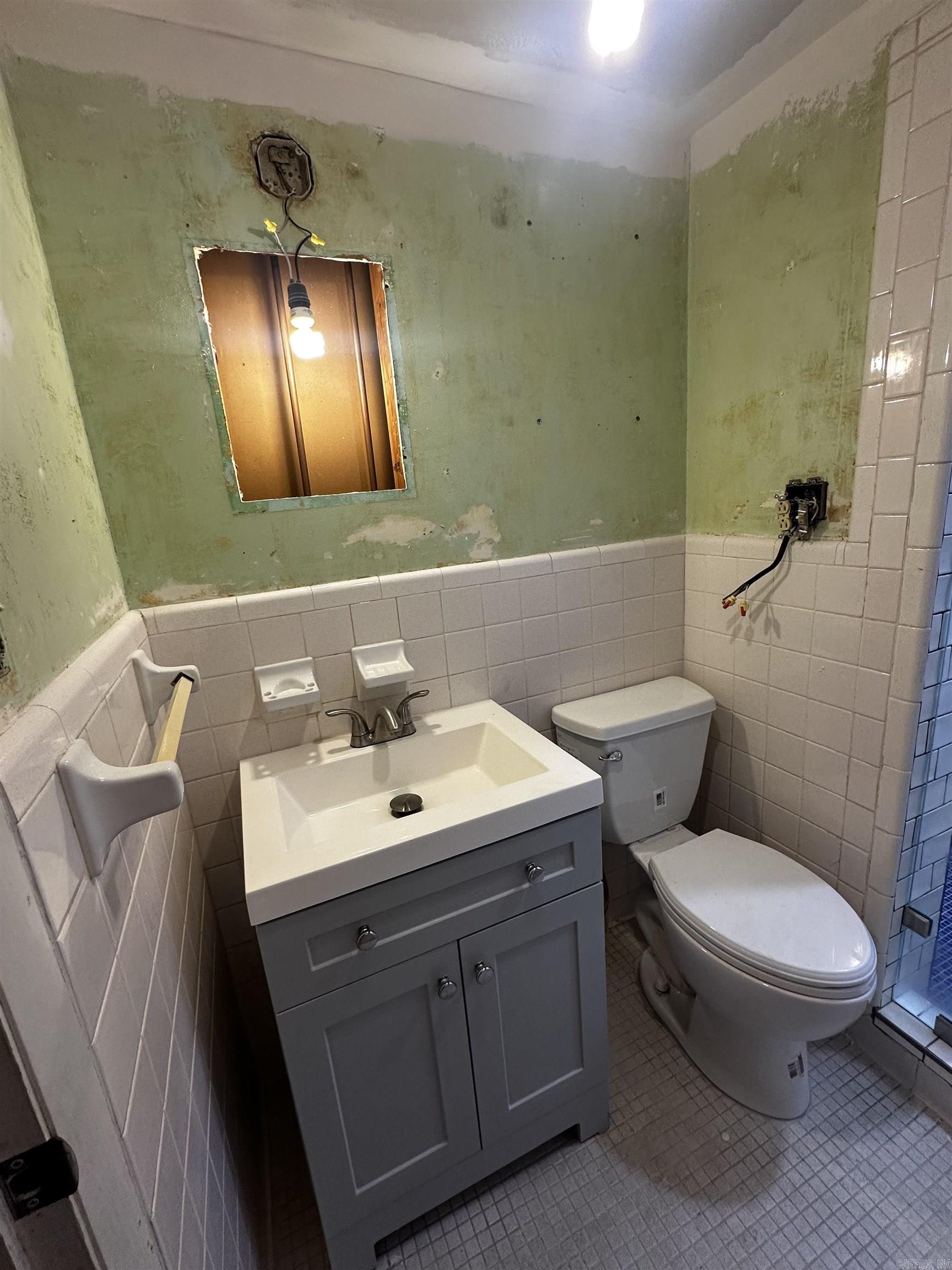 805 Newcomb Property Photo 37