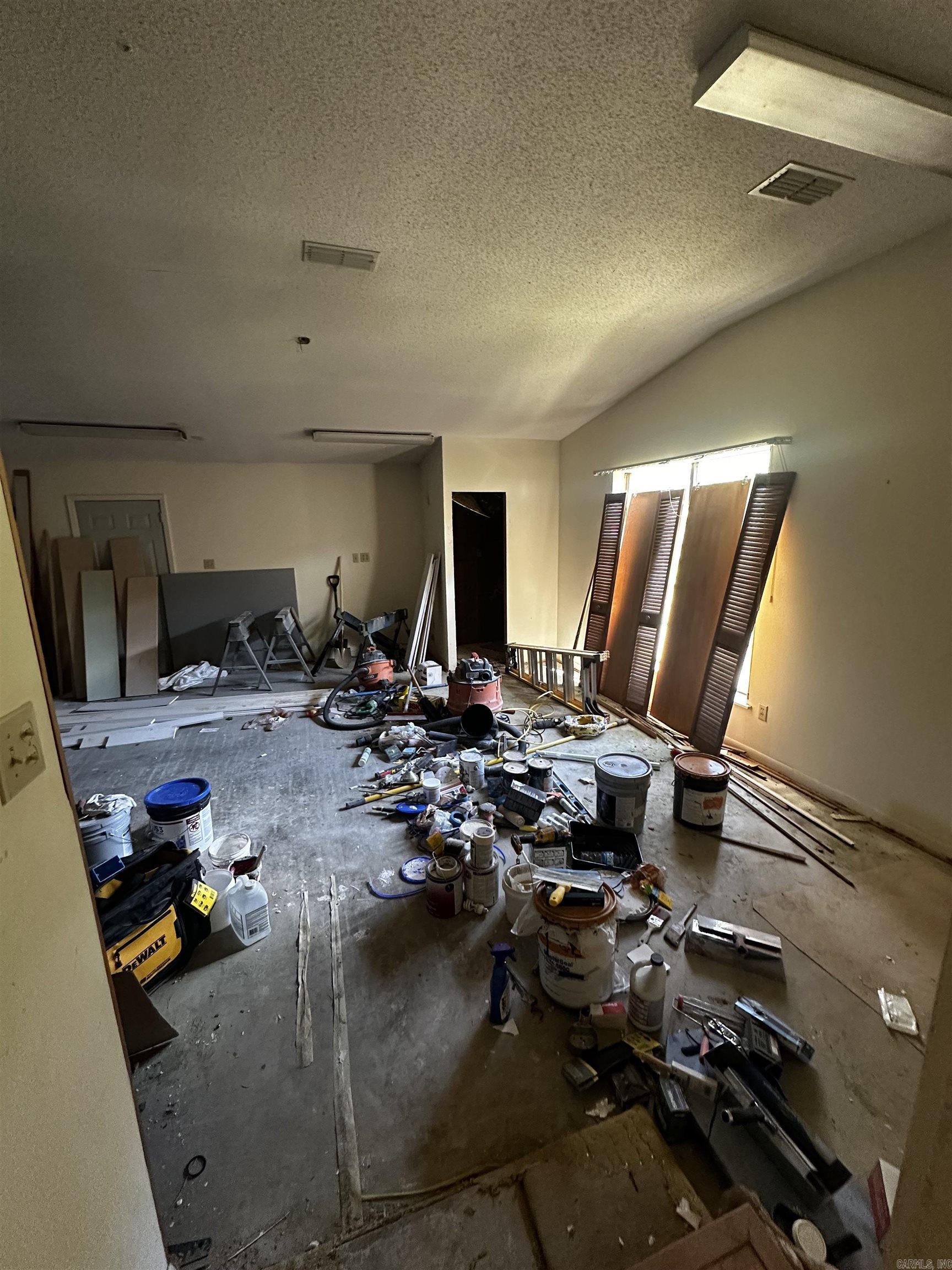 805 Newcomb Property Photo 38