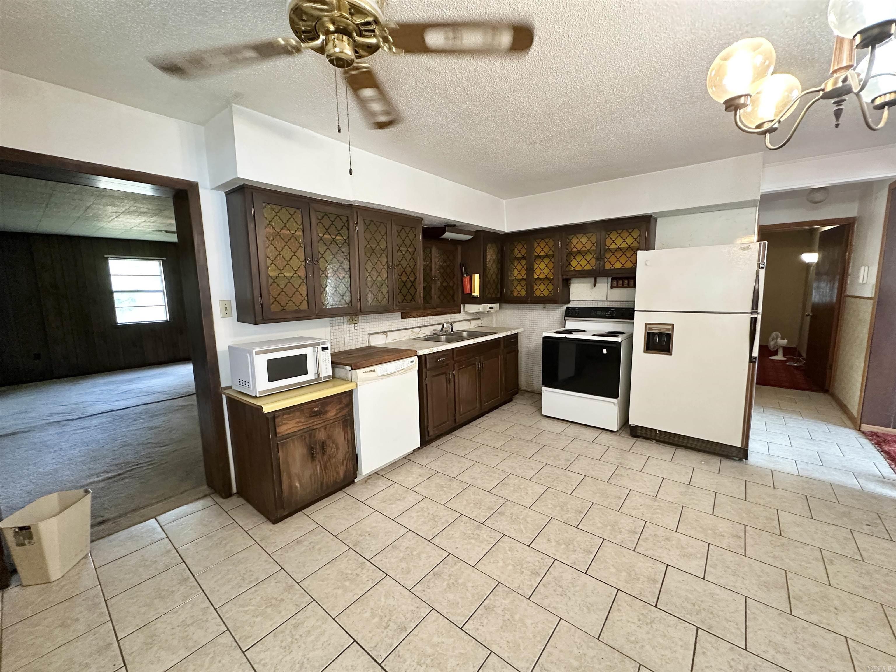 2404 Boydston St. Property Photo 4
