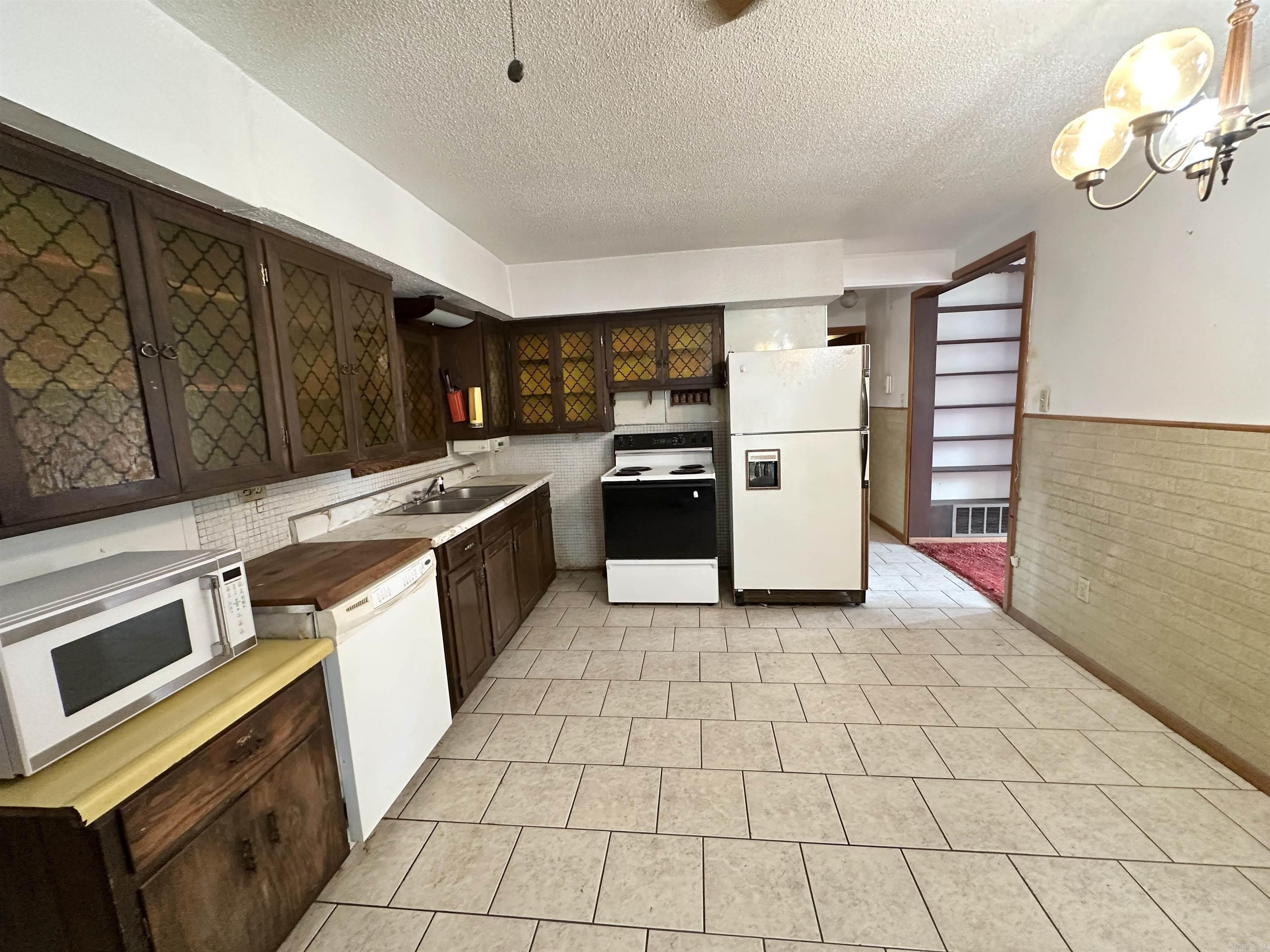 2404 Boydston St. Property Photo 6