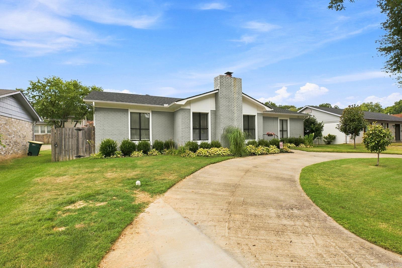 1107 Silver Creek Drive Property Photo 2