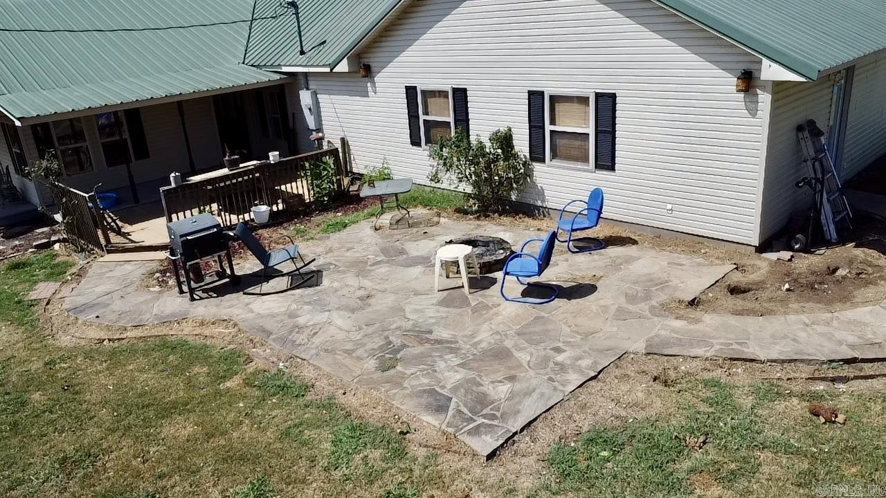 110 3rd St Property Photo 3