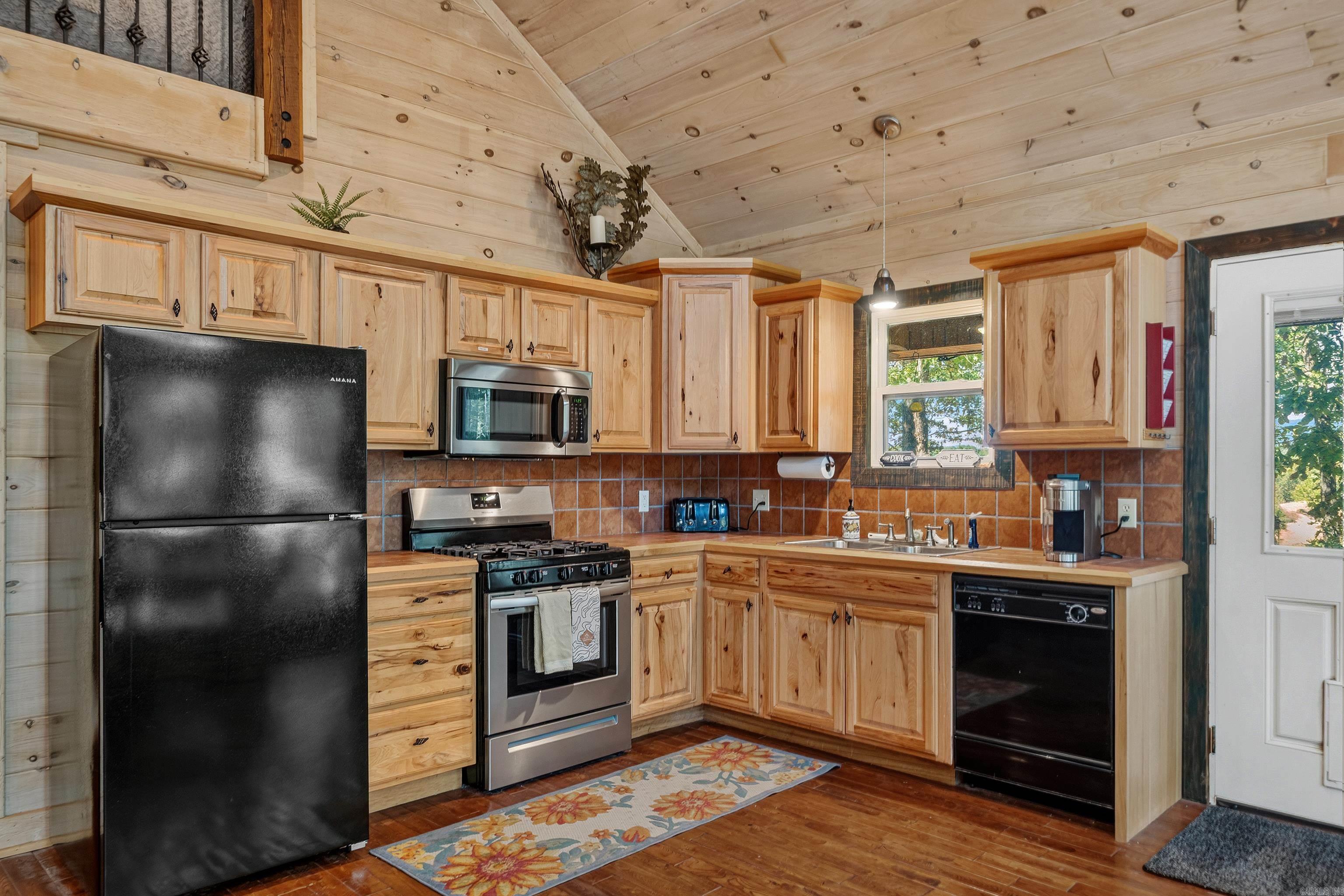 3 Lolas Lane Property Photo 16