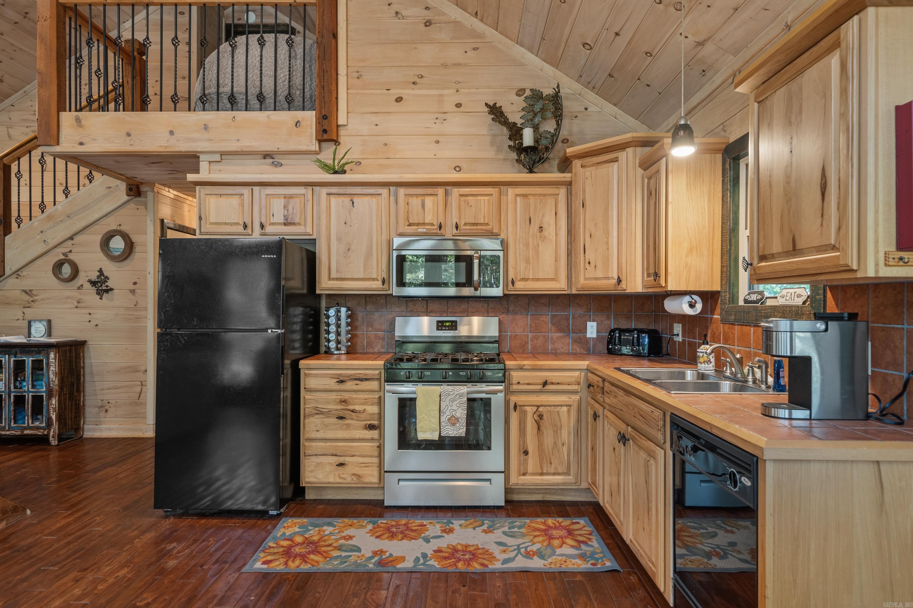 3 Lolas Lane Property Photo 18