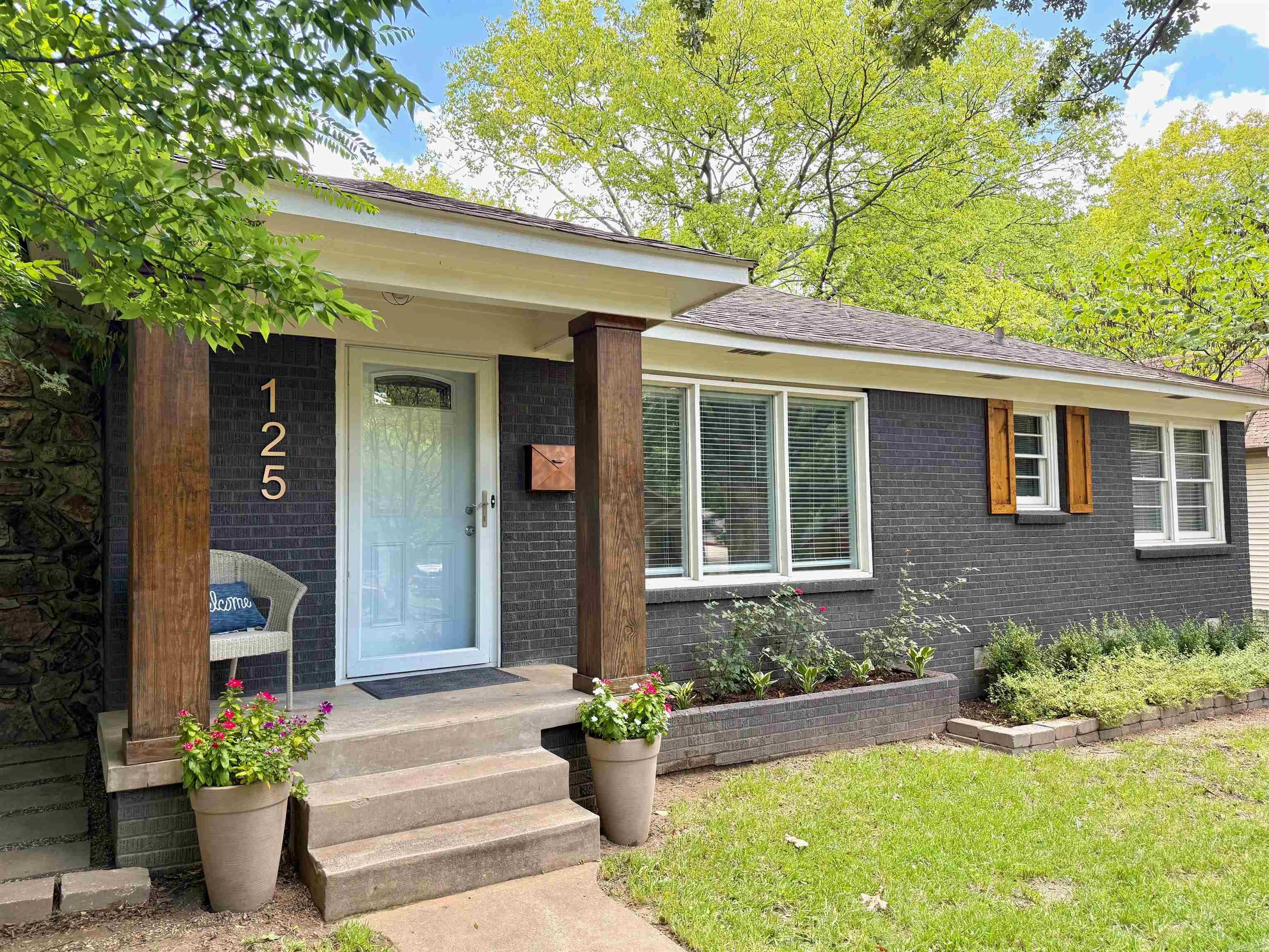 125 S Oak Street Property Photo 1