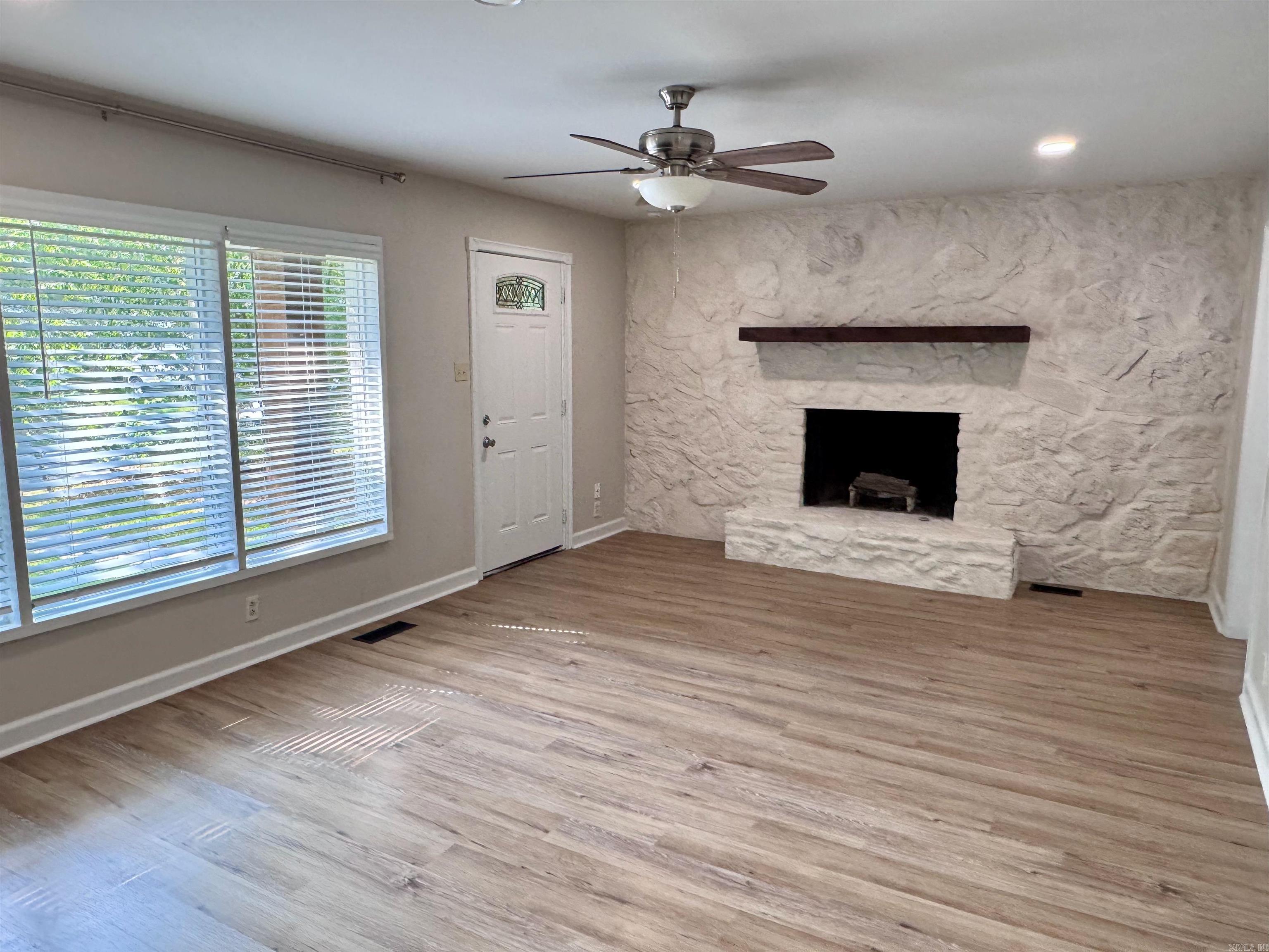 125 S Oak Street Property Photo 4