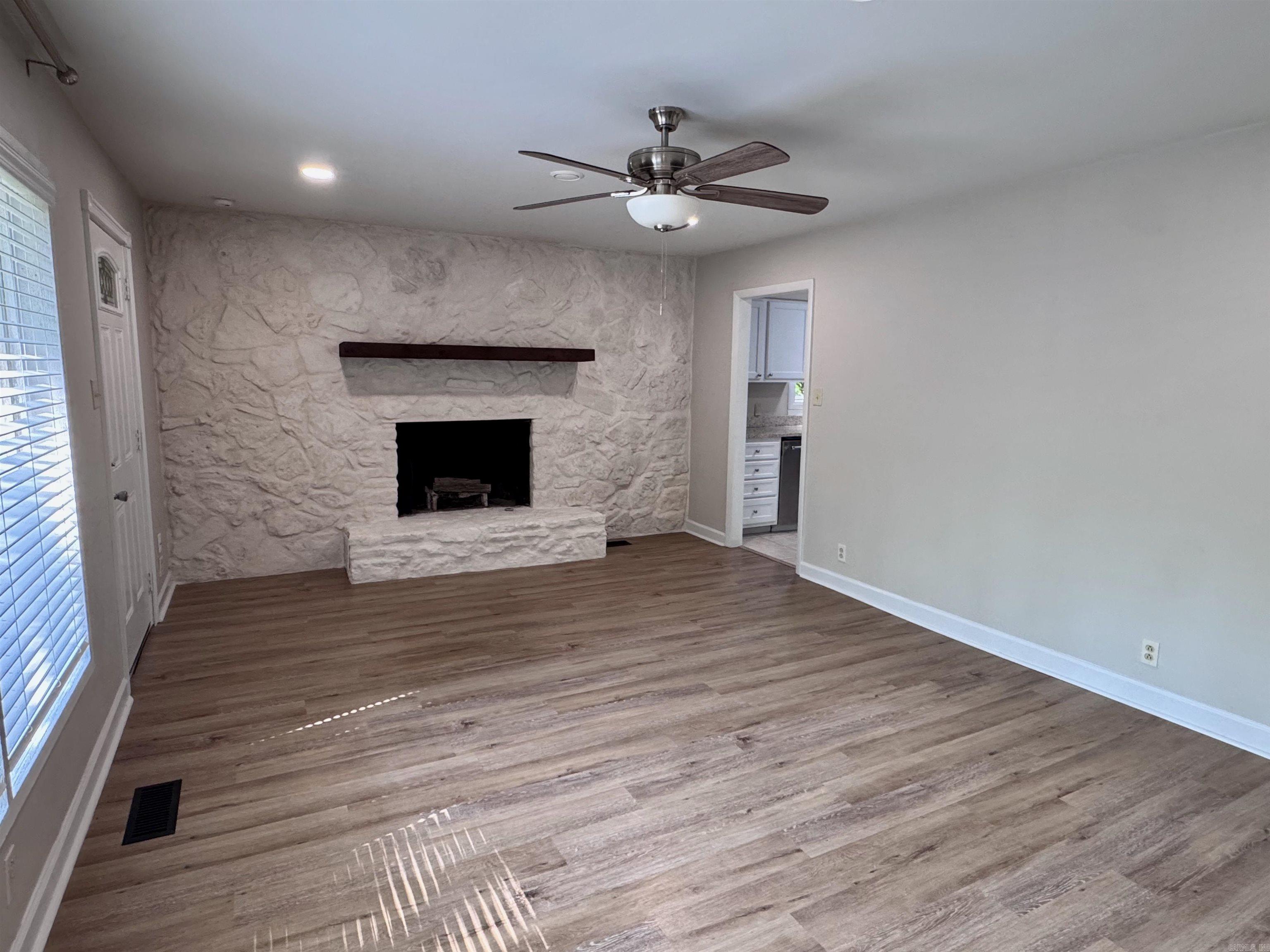 125 S Oak Street Property Photo 6