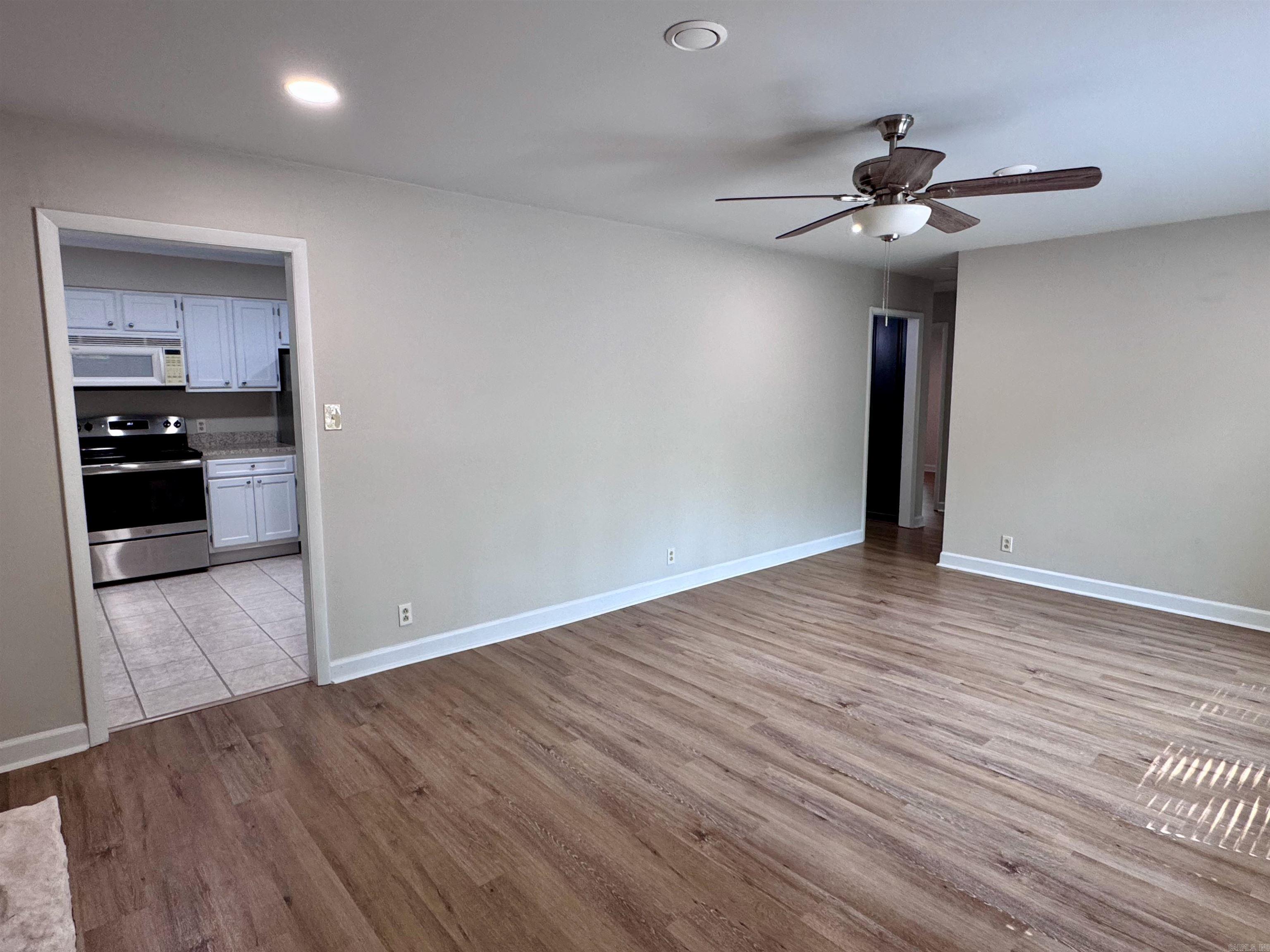 125 S Oak Street Property Photo 7