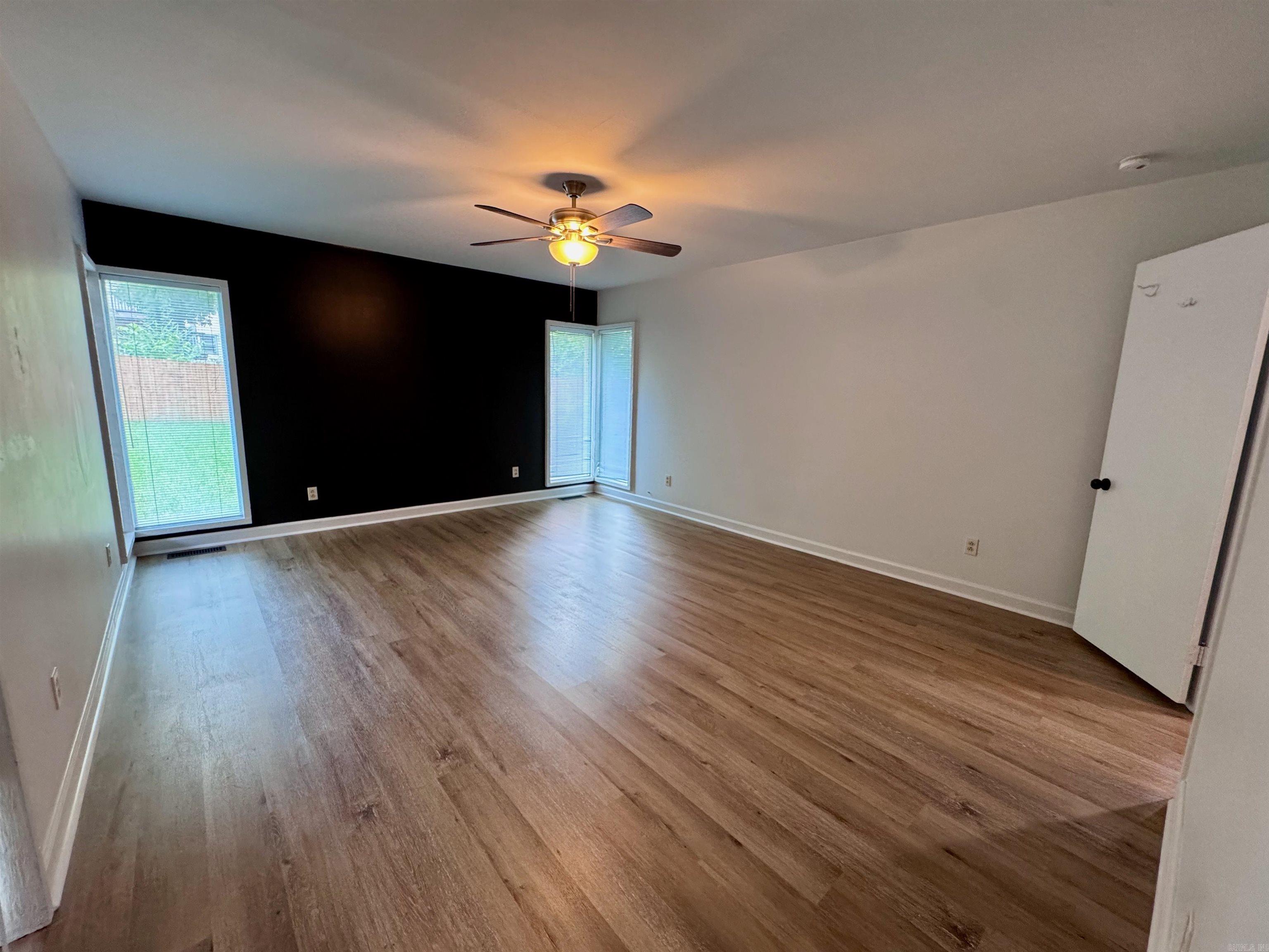 125 S Oak Street Property Photo 18
