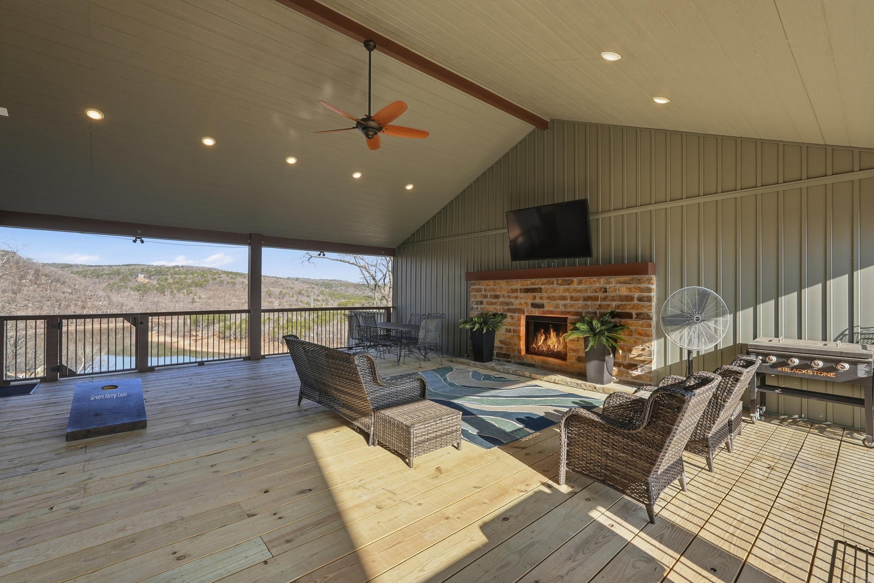 650 Lower Ridge Circle Property Photo 4